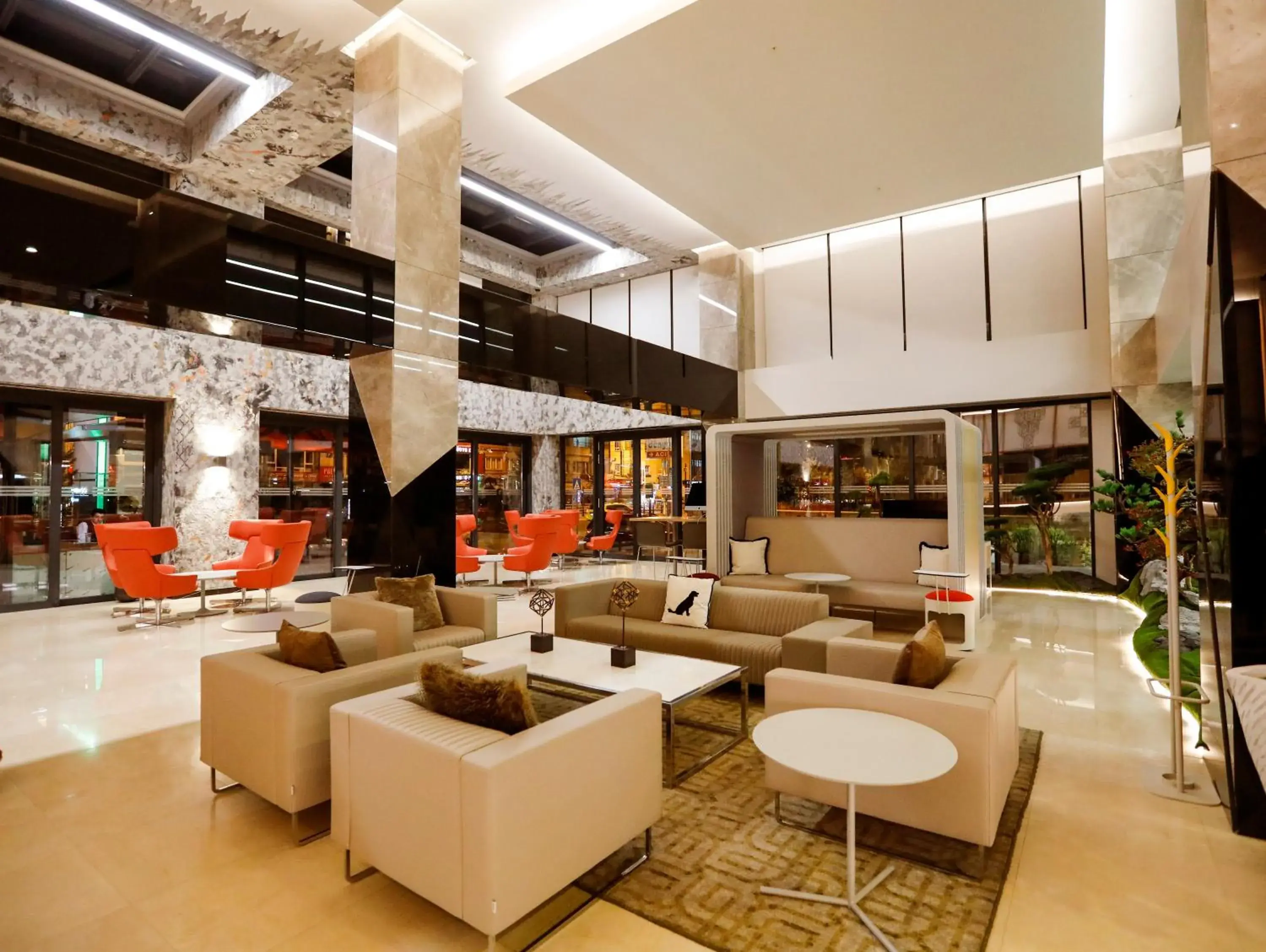 Lobby or reception in Holiday Inn Kayseri - Duvenonu by IHG Lobby or reception in Holiday Inn Kayseri - Duvenonu by IHG