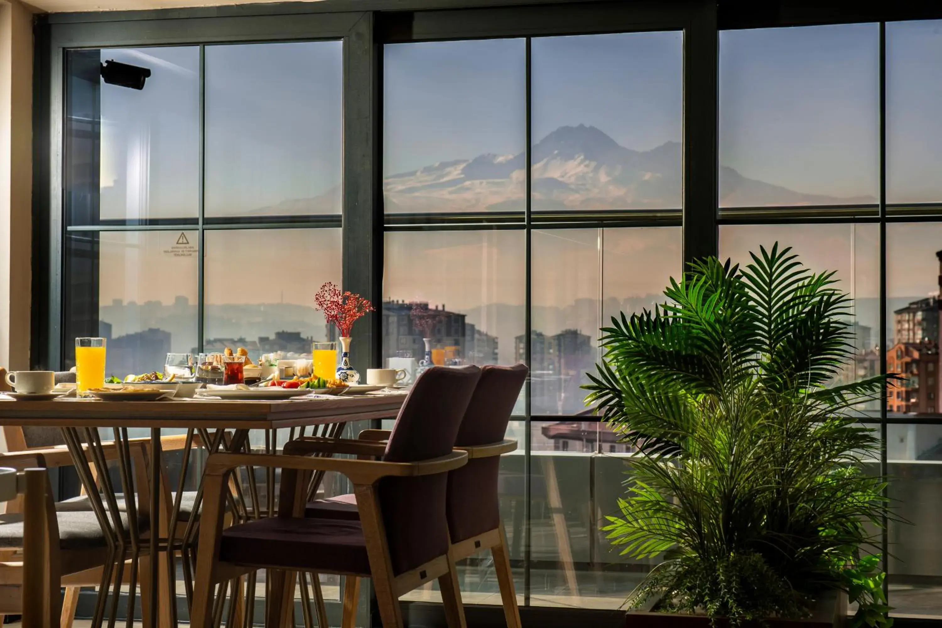 Restaurant/places to eat in Holiday Inn Kayseri - Duvenonu by IHG Restaurant/places to eat in Holiday Inn Kayseri - Duvenonu by IHG