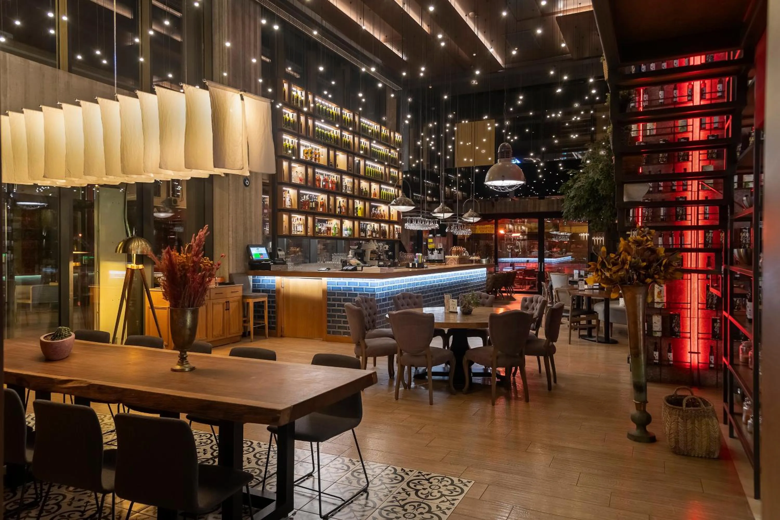 Lounge or bar in Holiday Inn Kayseri - Duvenonu by IHG