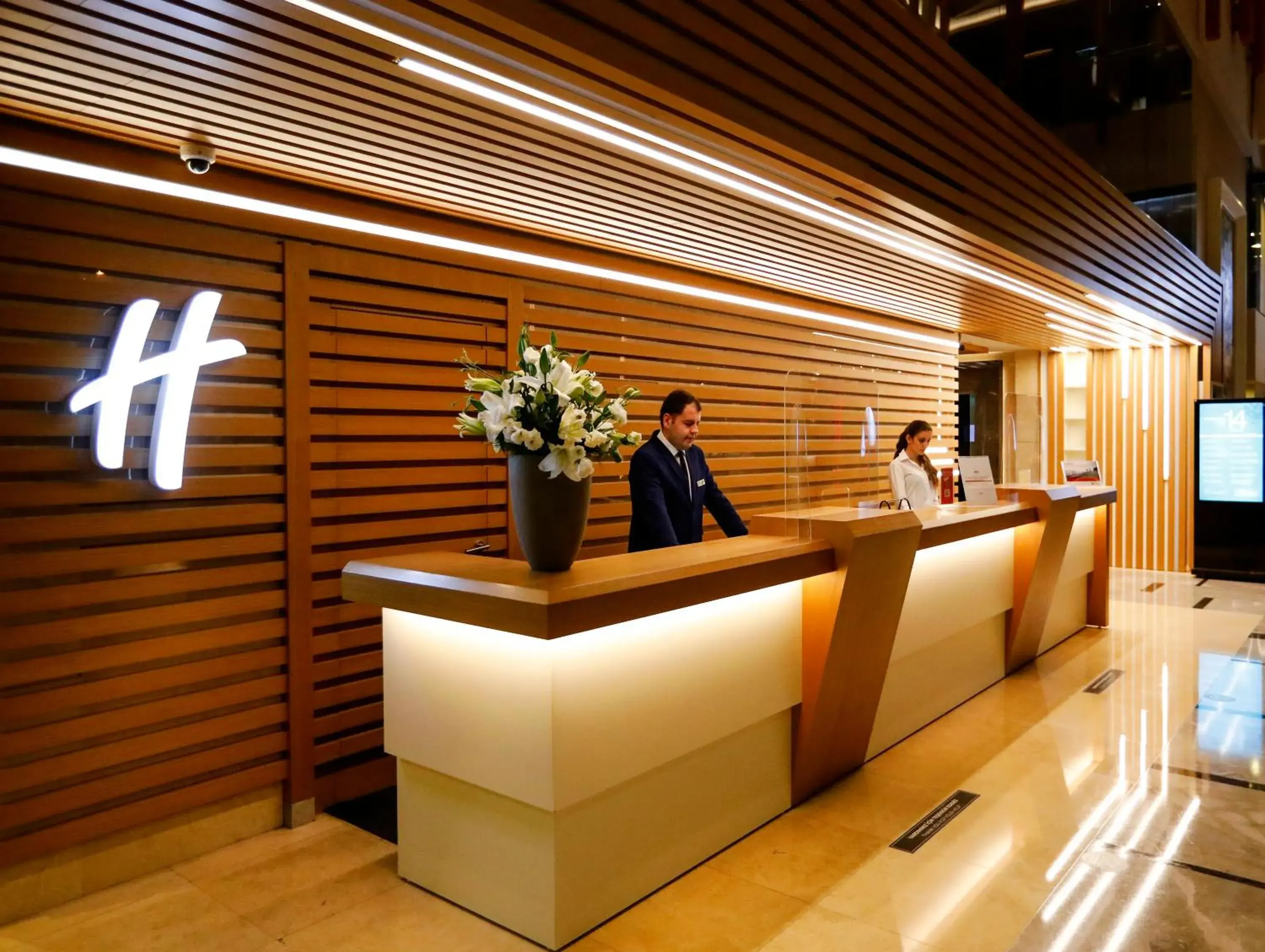 Lobby or reception in Holiday Inn Kayseri - Duvenonu by IHG Lobby or reception in Holiday Inn Kayseri - Duvenonu by IHG