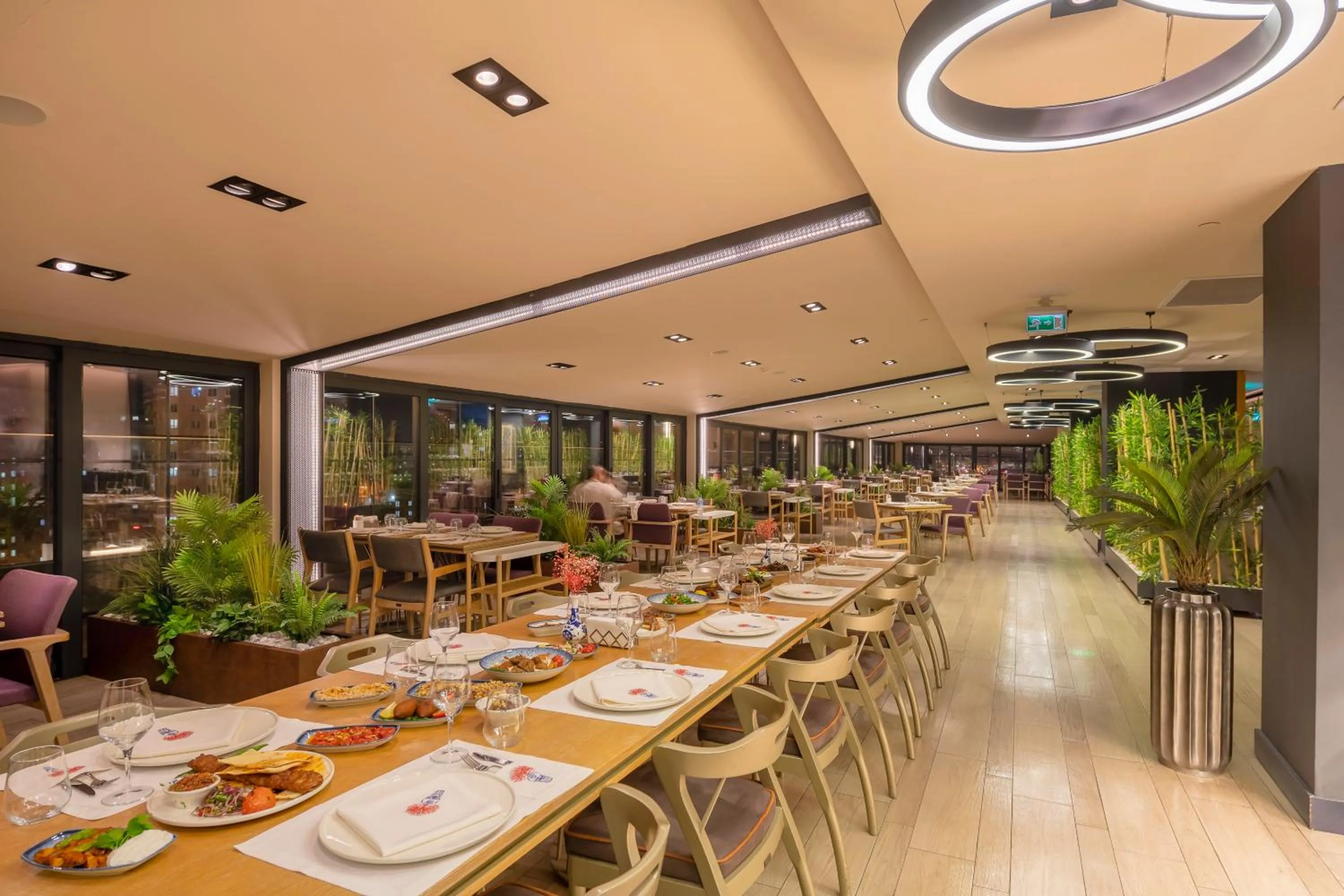 Restaurant/places to eat in Holiday Inn Kayseri - Duvenonu by IHG