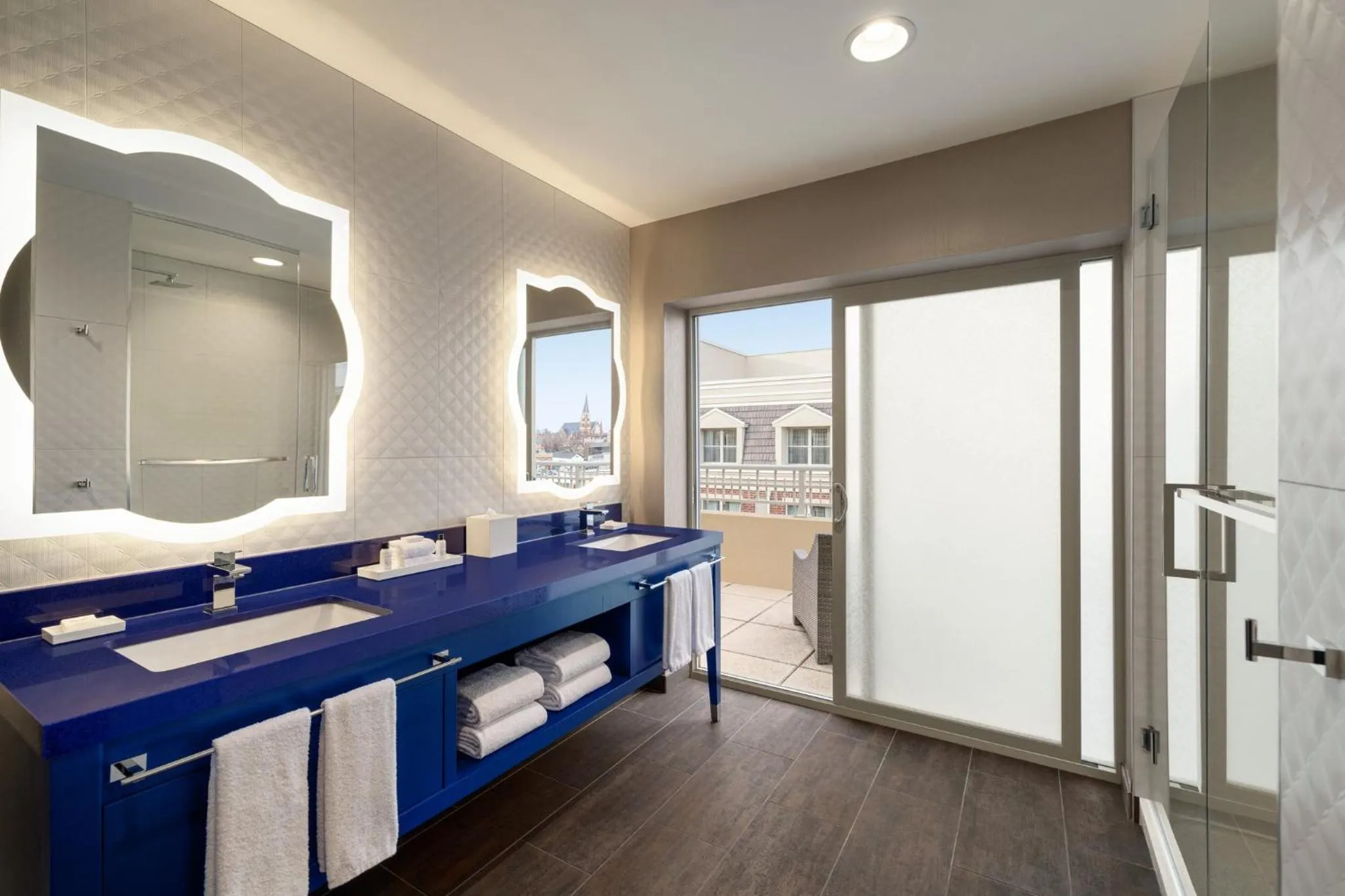 Bathroom, Bed in Hotel Indigo Naperville Riverwalk by IHG