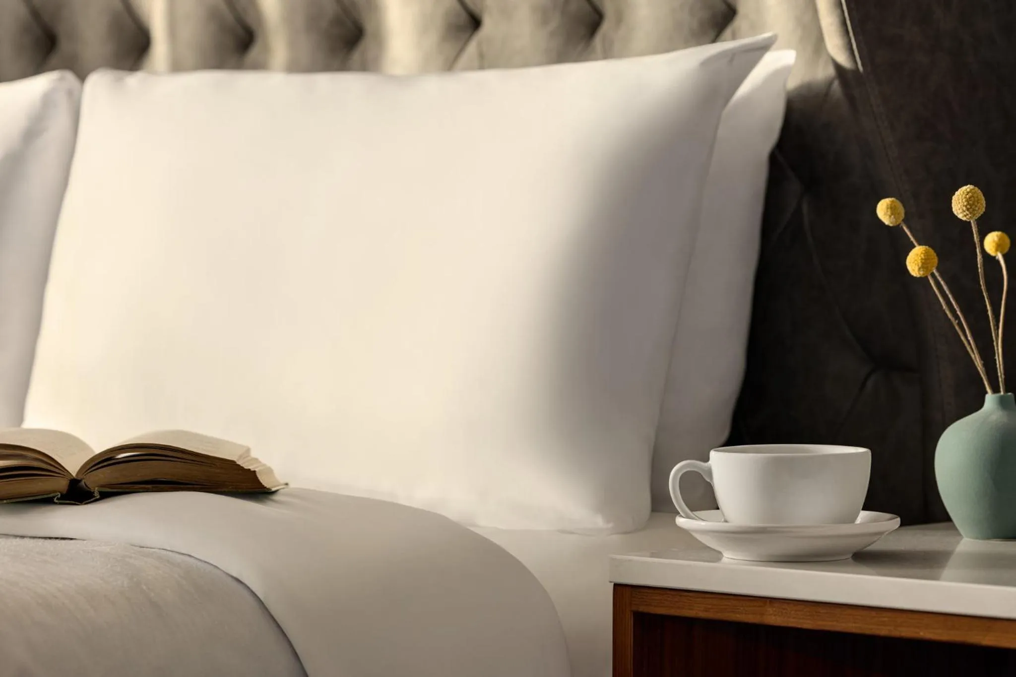 Photo of the whole room, Bed in Hotel Indigo Naperville Riverwalk by IHG