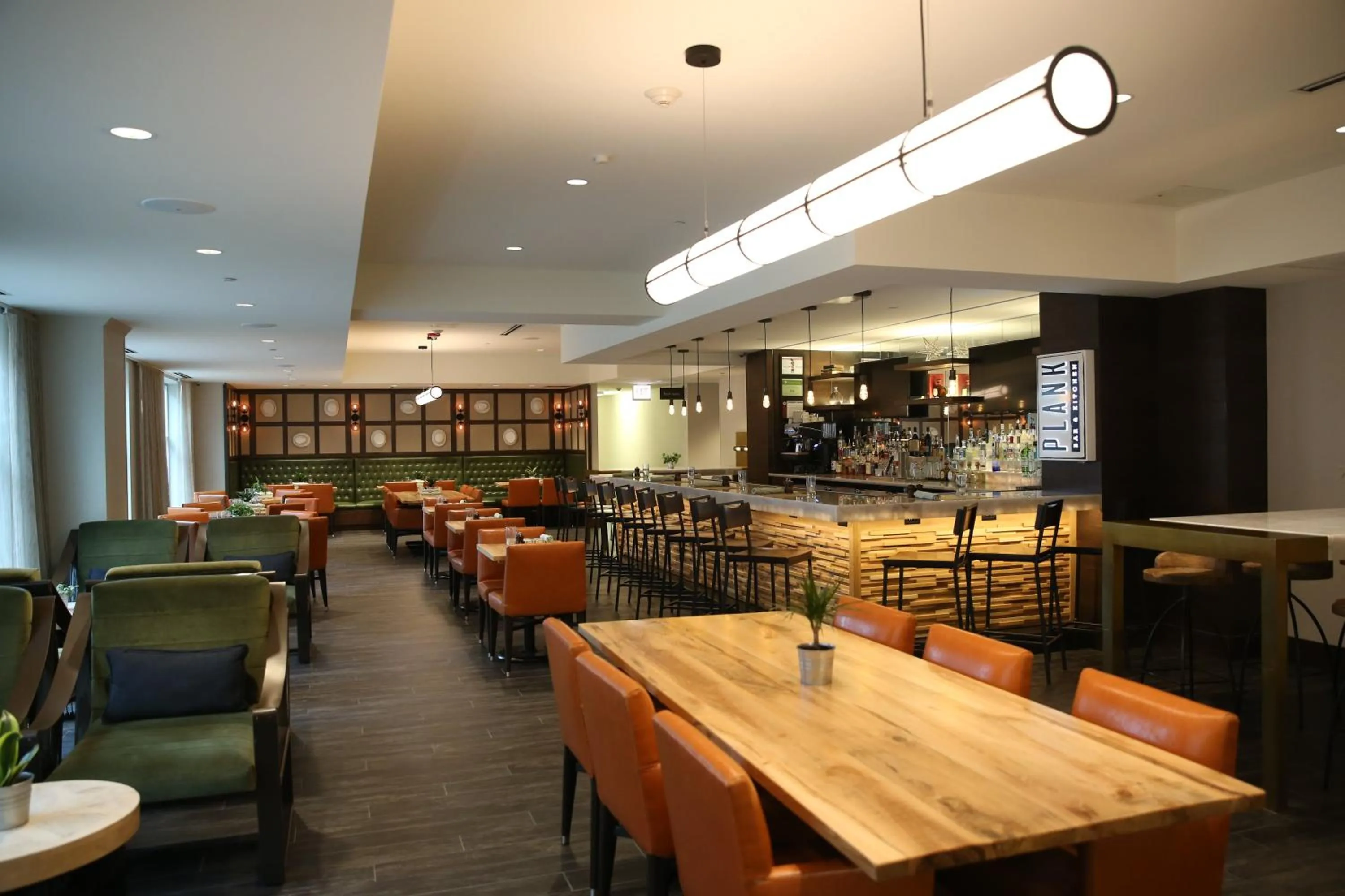 Restaurant/places to eat in Hotel Indigo Naperville Riverwalk by IHG