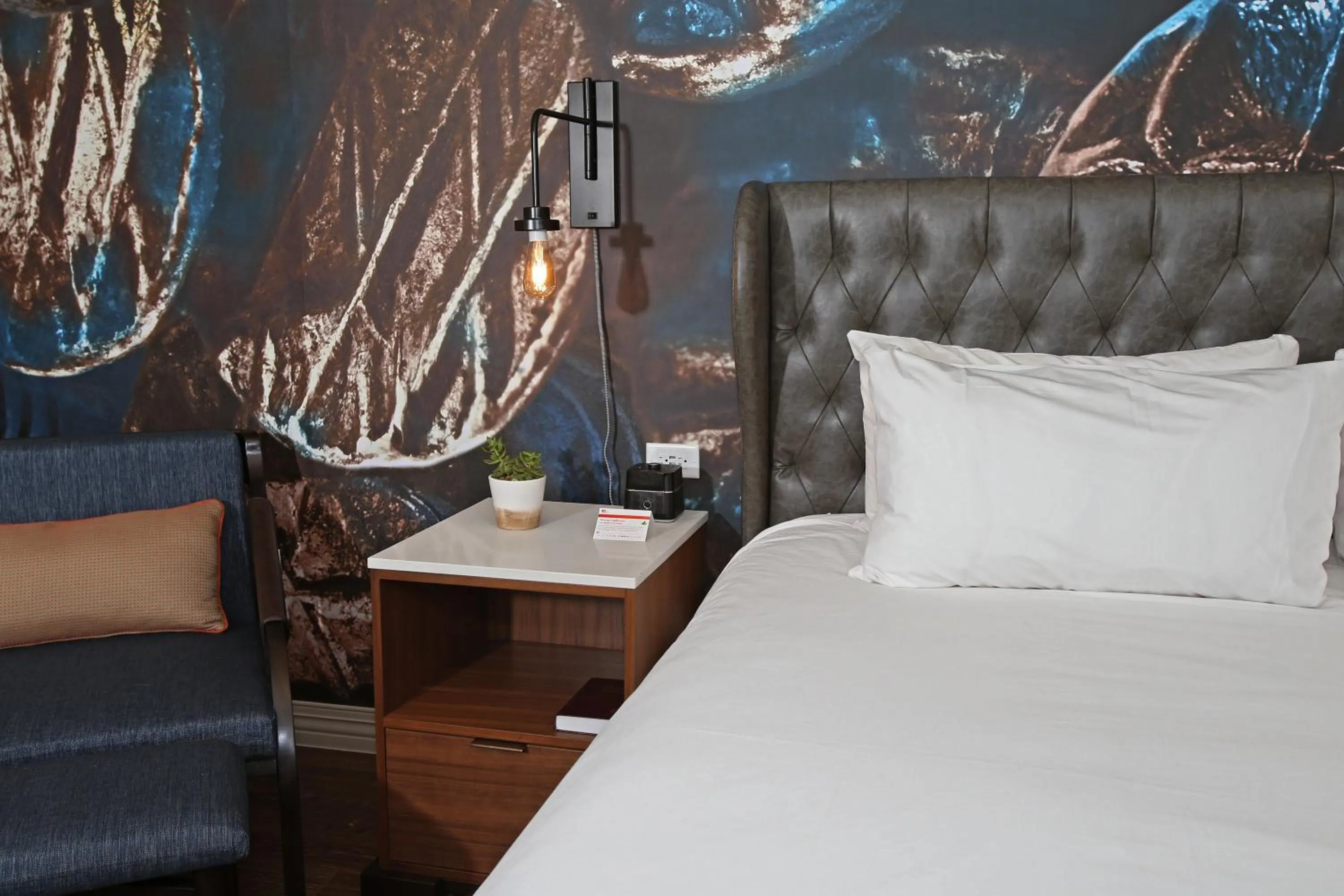 Photo of the whole room, Bed in Hotel Indigo Naperville Riverwalk by IHG