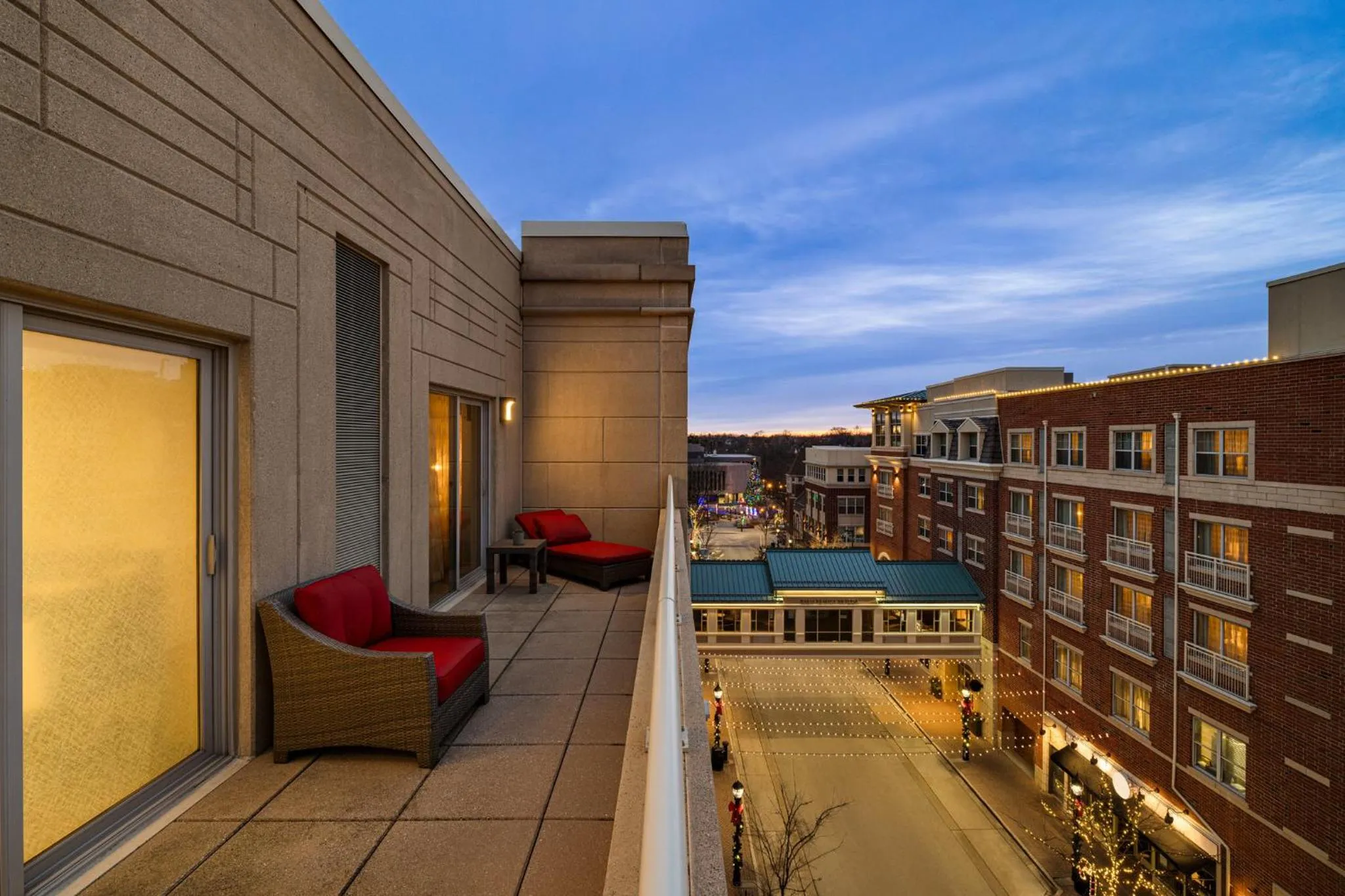 Photo of the whole room in Hotel Indigo Naperville Riverwalk by IHG