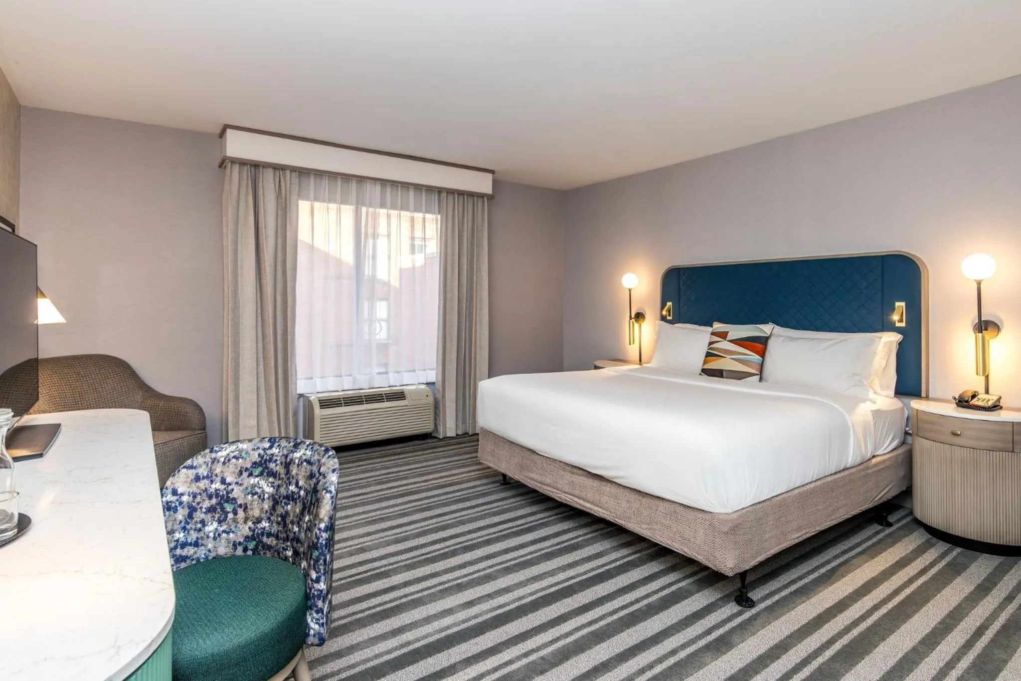 Photo of the whole room, Bed in Voco The Clair Cincinnati Downtown by IHG