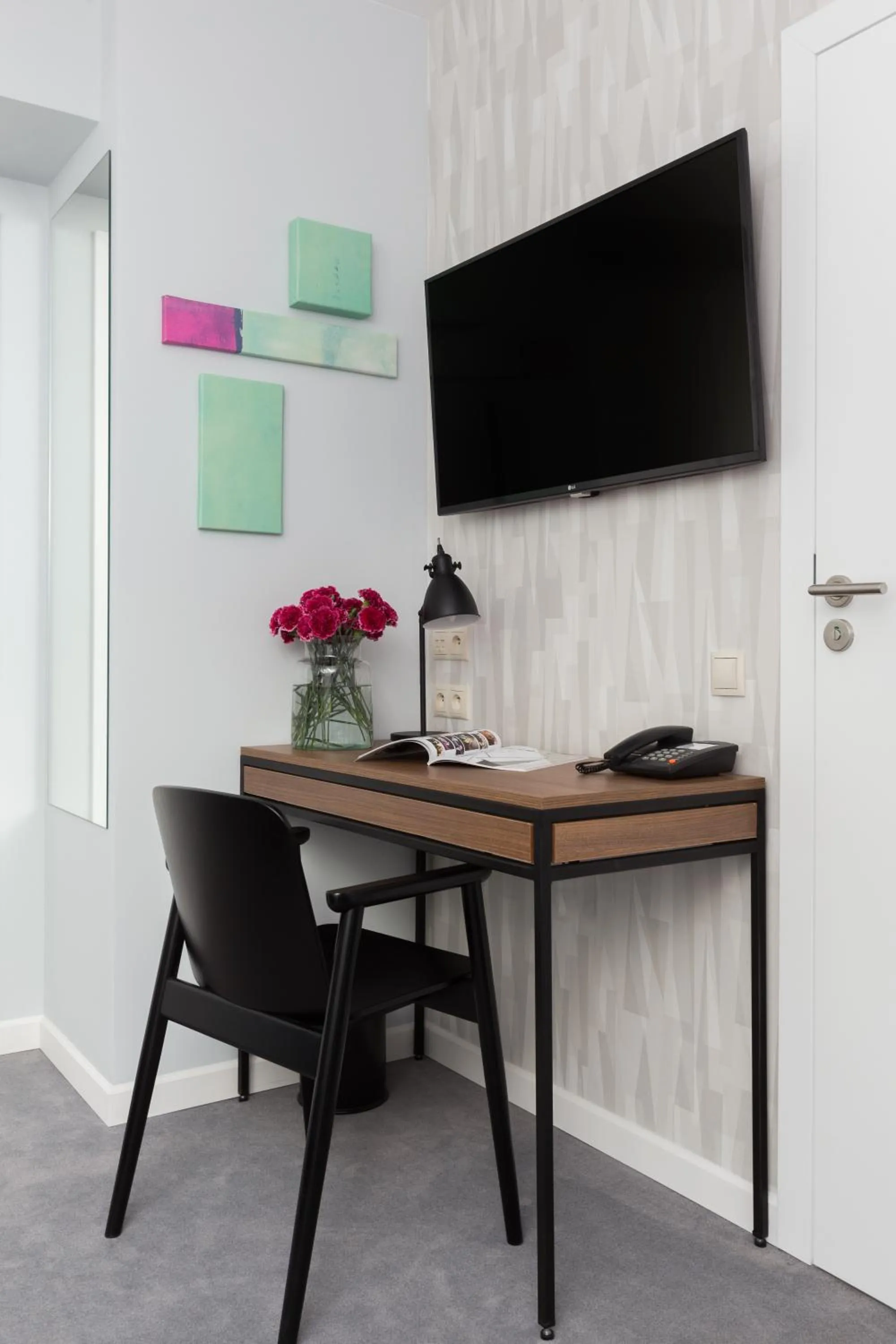 TV and multimedia in Hotel Indigo Krakow - Old Town by IHG