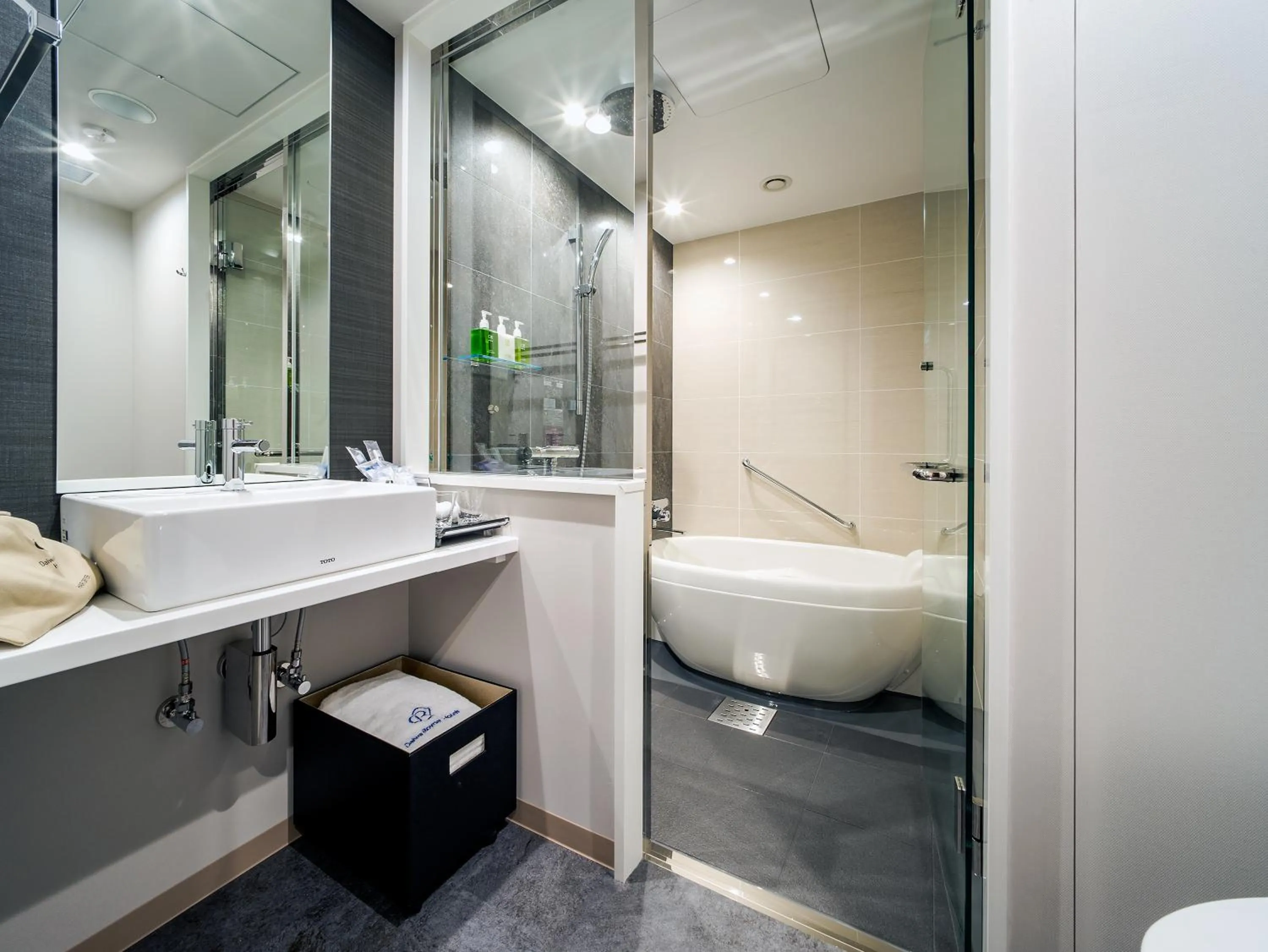 Shower in Daiwa Roynet Hotel Nagoya Taiko dori Side