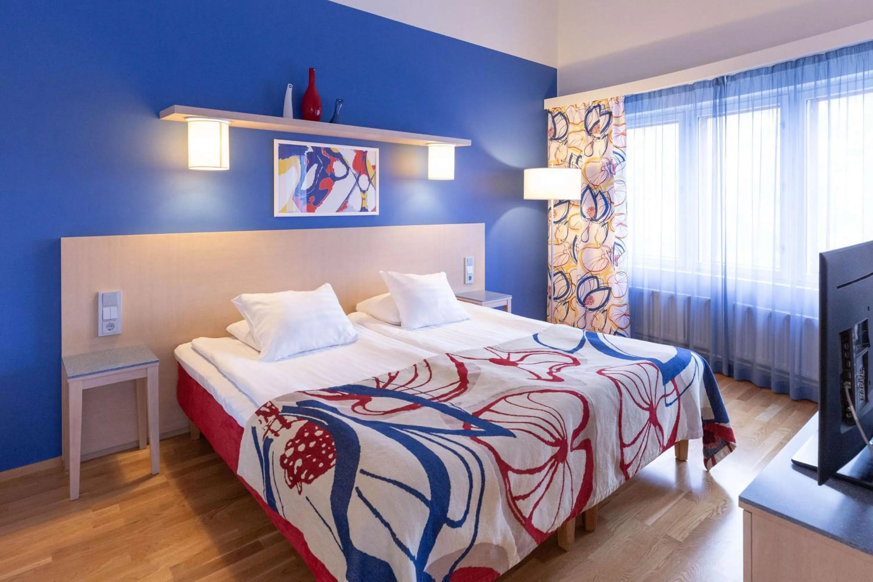 Bedroom, Bed in Scandic Hyvinkää