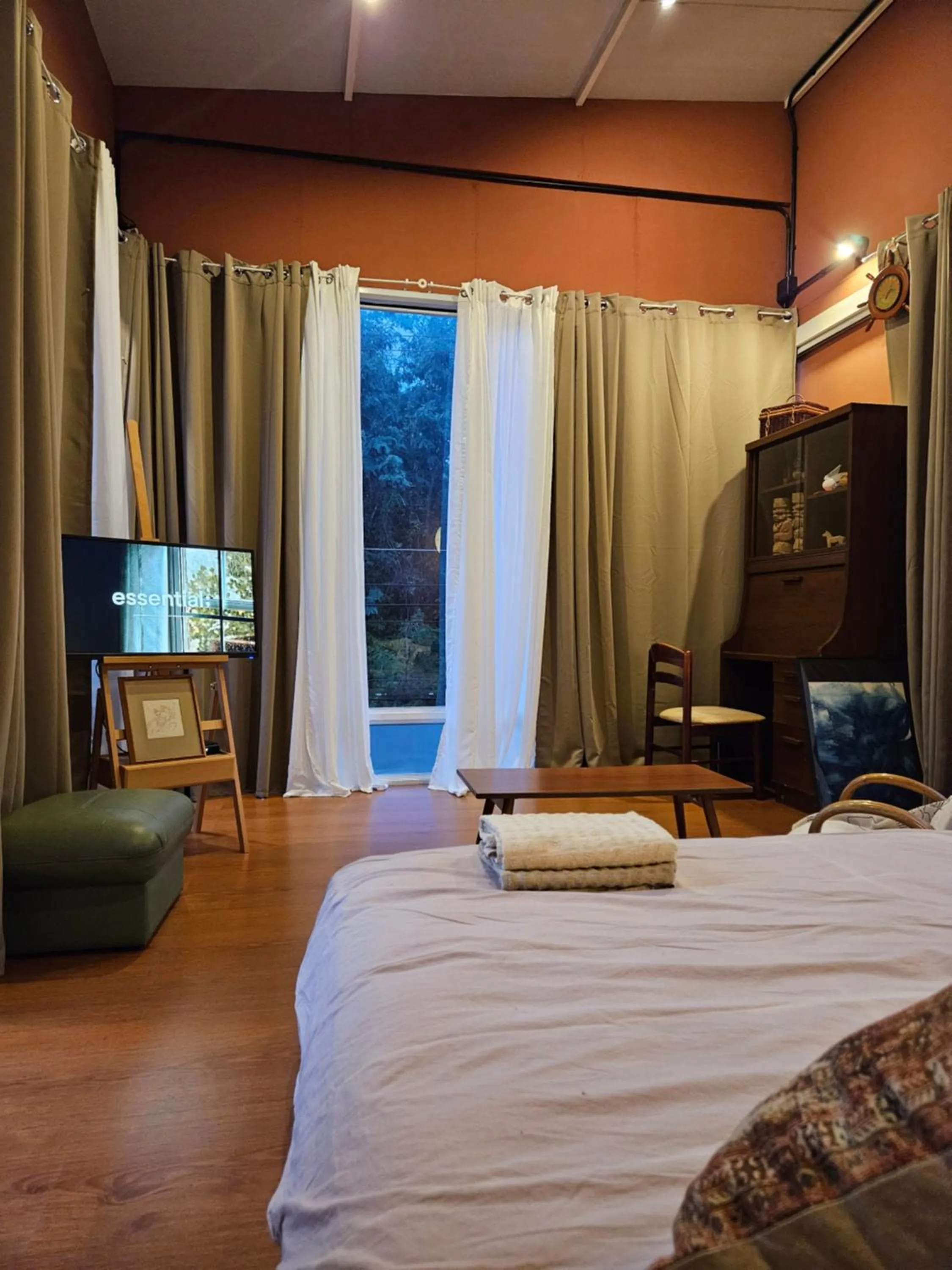 View (from property/room), Bed in 88 Fine Hotel @ Suratthani Airport