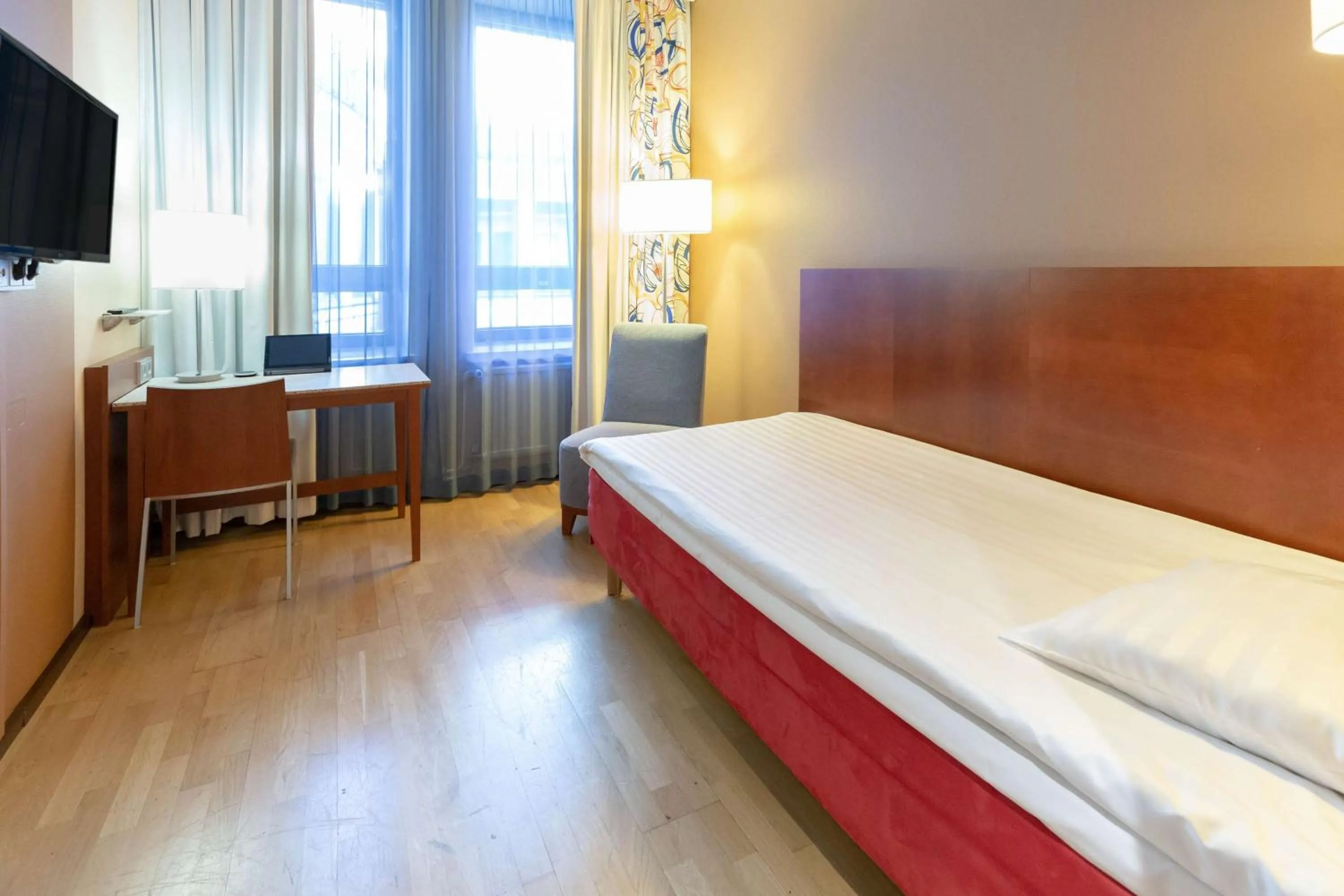 Bedroom, Bed in Scandic Kaisaniemi