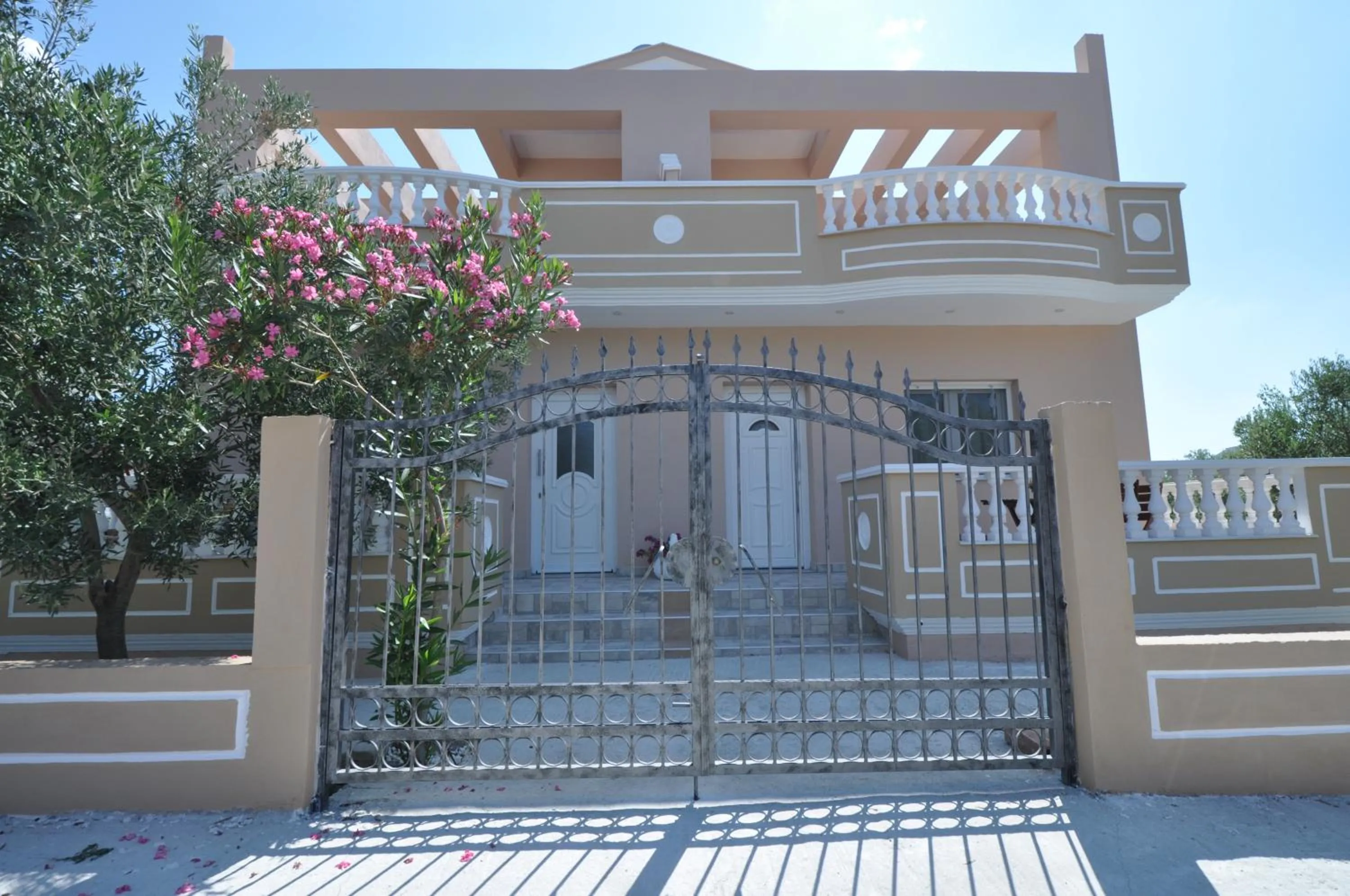 Facade/entrance in Villa Kaiti