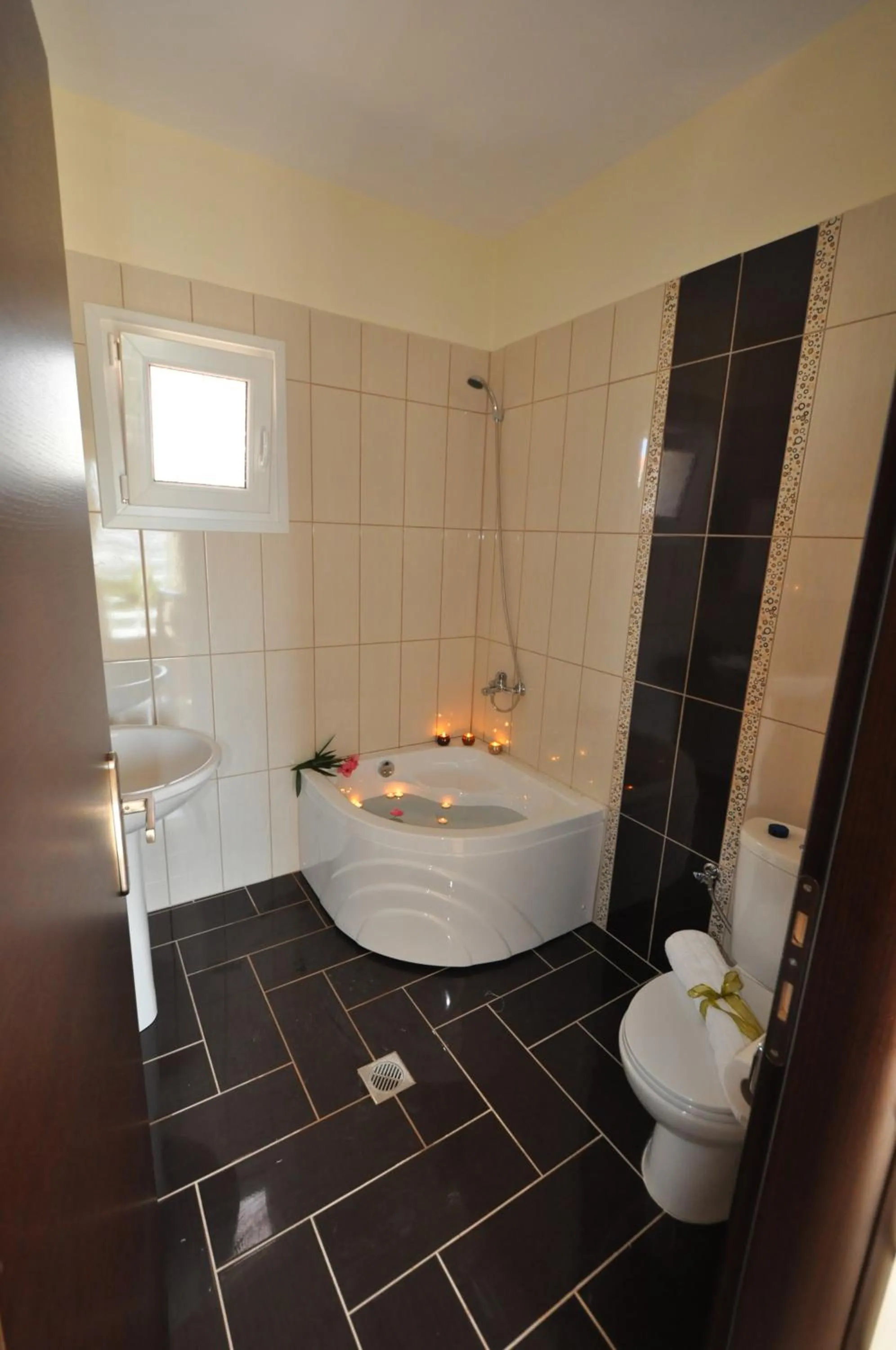 Shower in Villa Kaiti