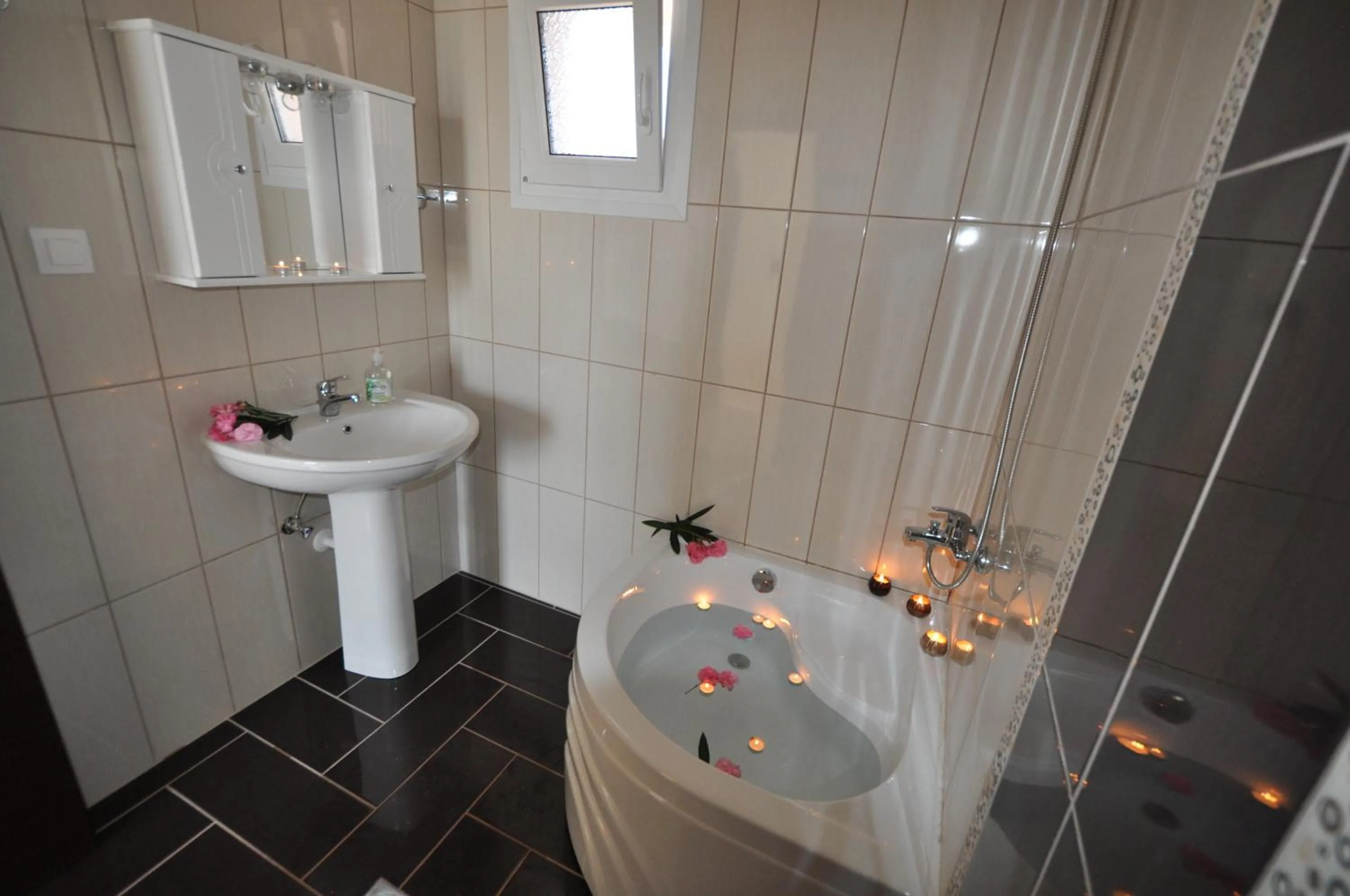 Shower in Villa Kaiti