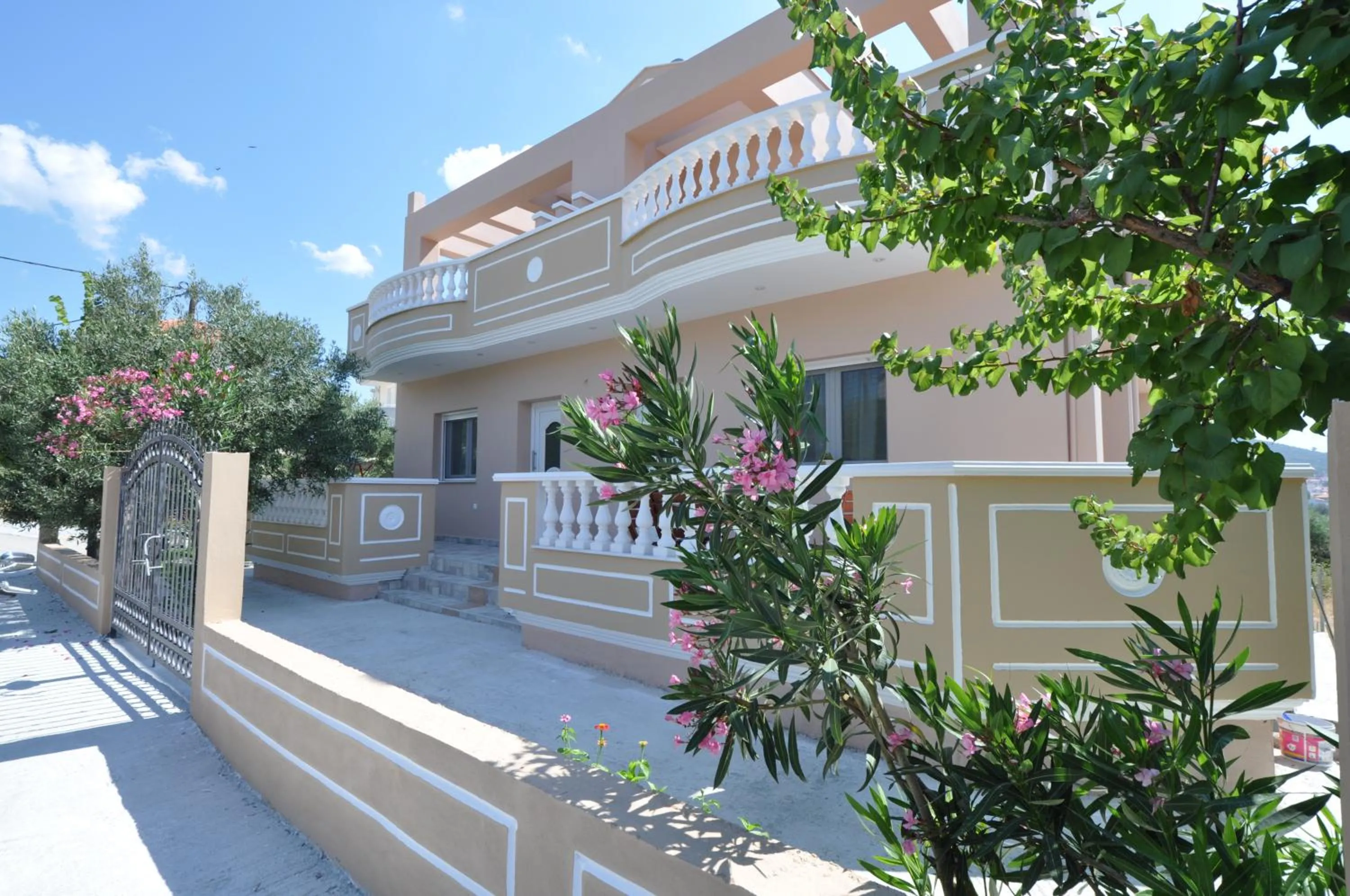 Facade/entrance in Villa Kaiti