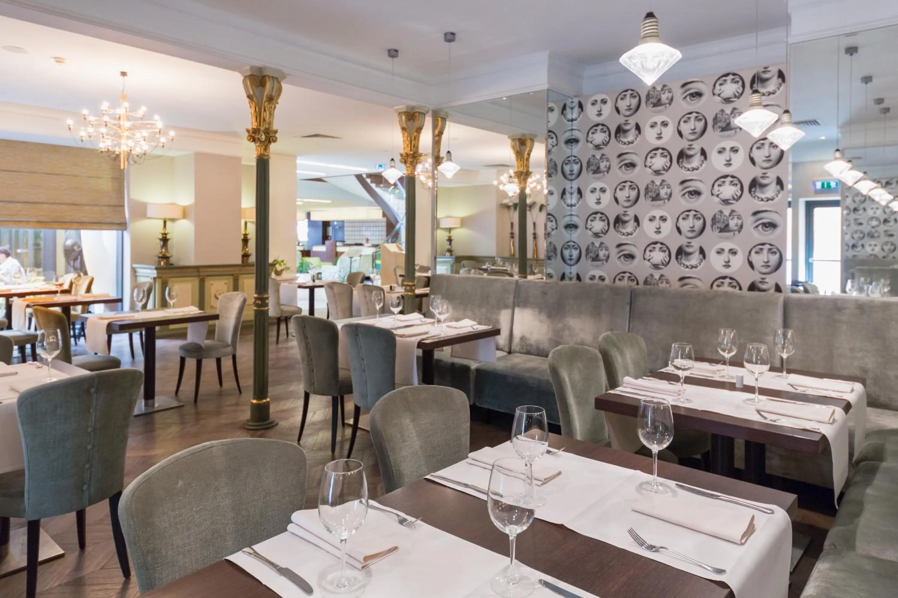 Restaurant/places to eat in Capital Plaza Hotel