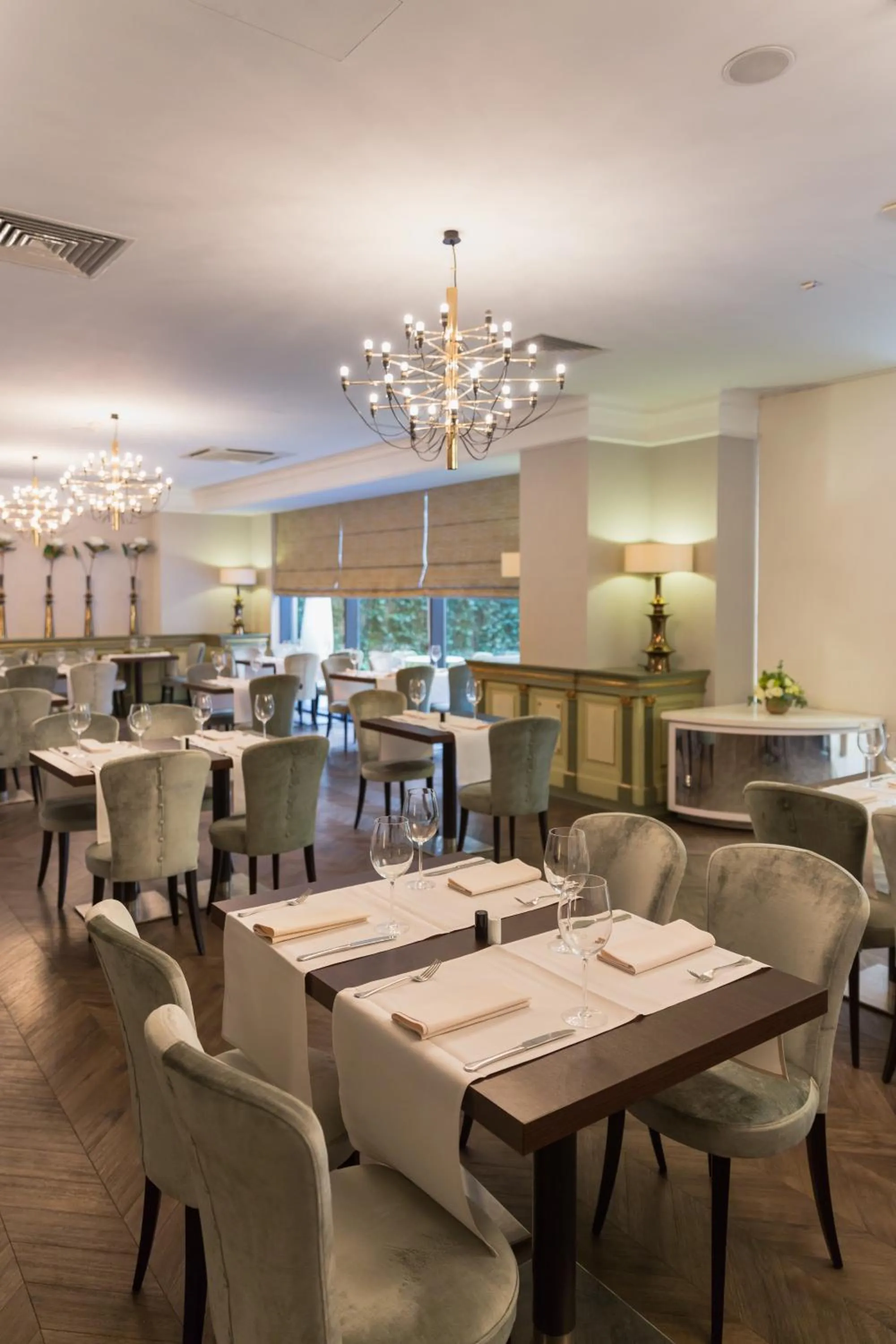 Restaurant/places to eat in Capital Plaza Hotel