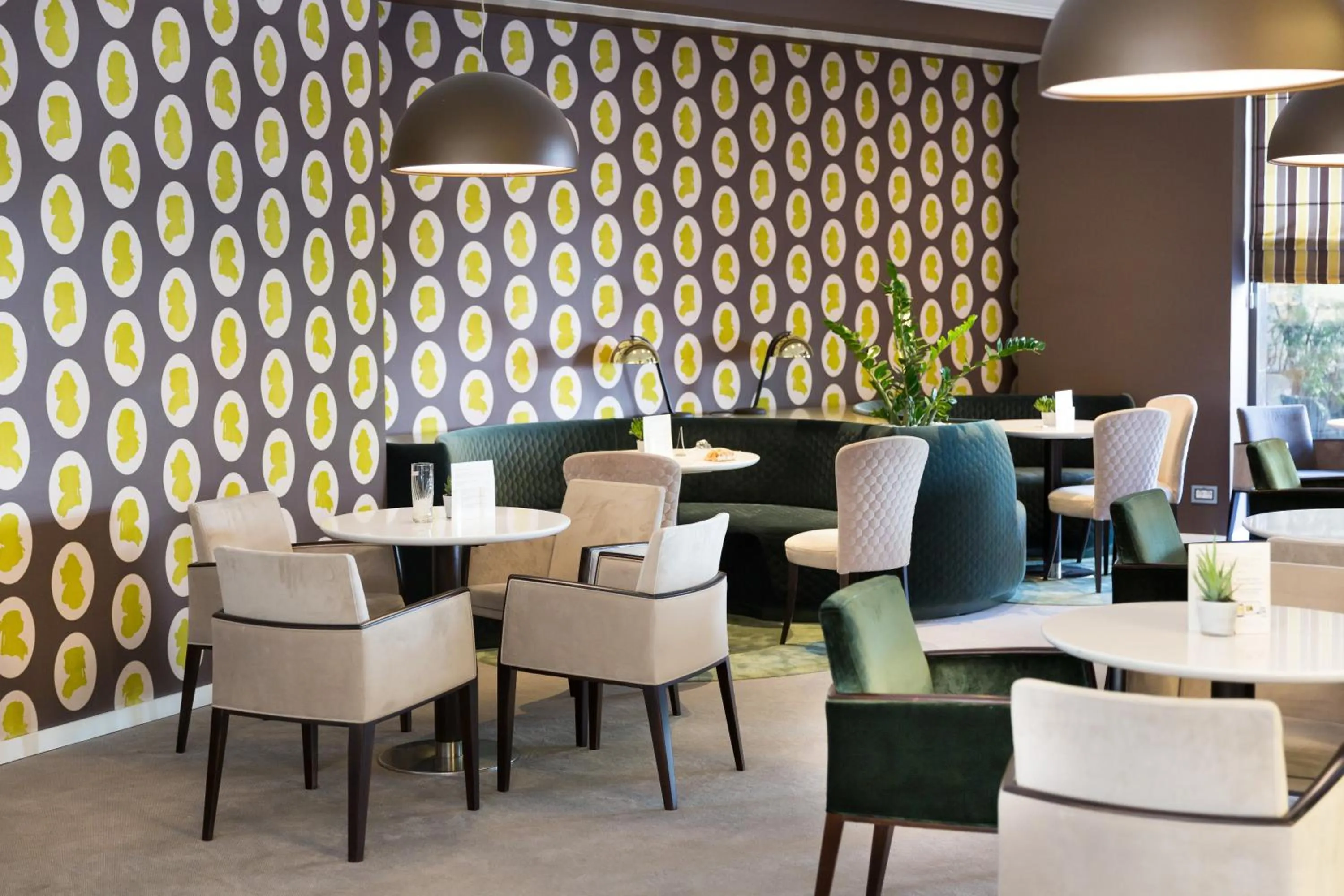 Lounge or bar in Capital Plaza Hotel