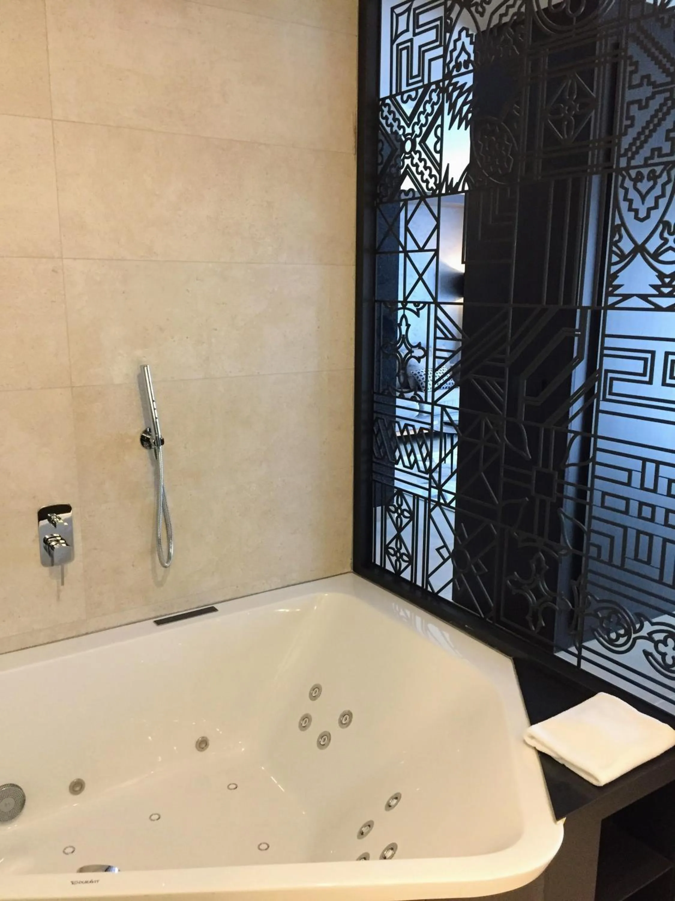 Hot Tub in Vila Arenys Hotel