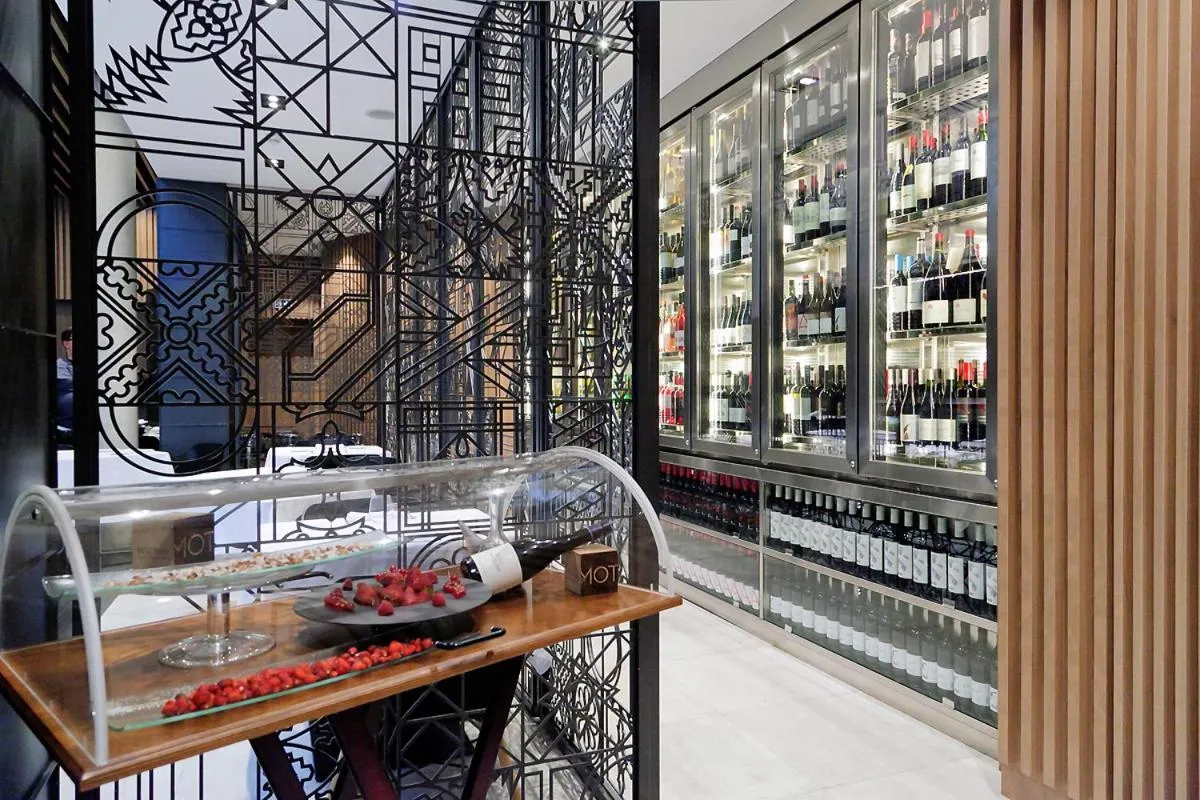 Restaurant/places to eat in Vila Arenys Hotel