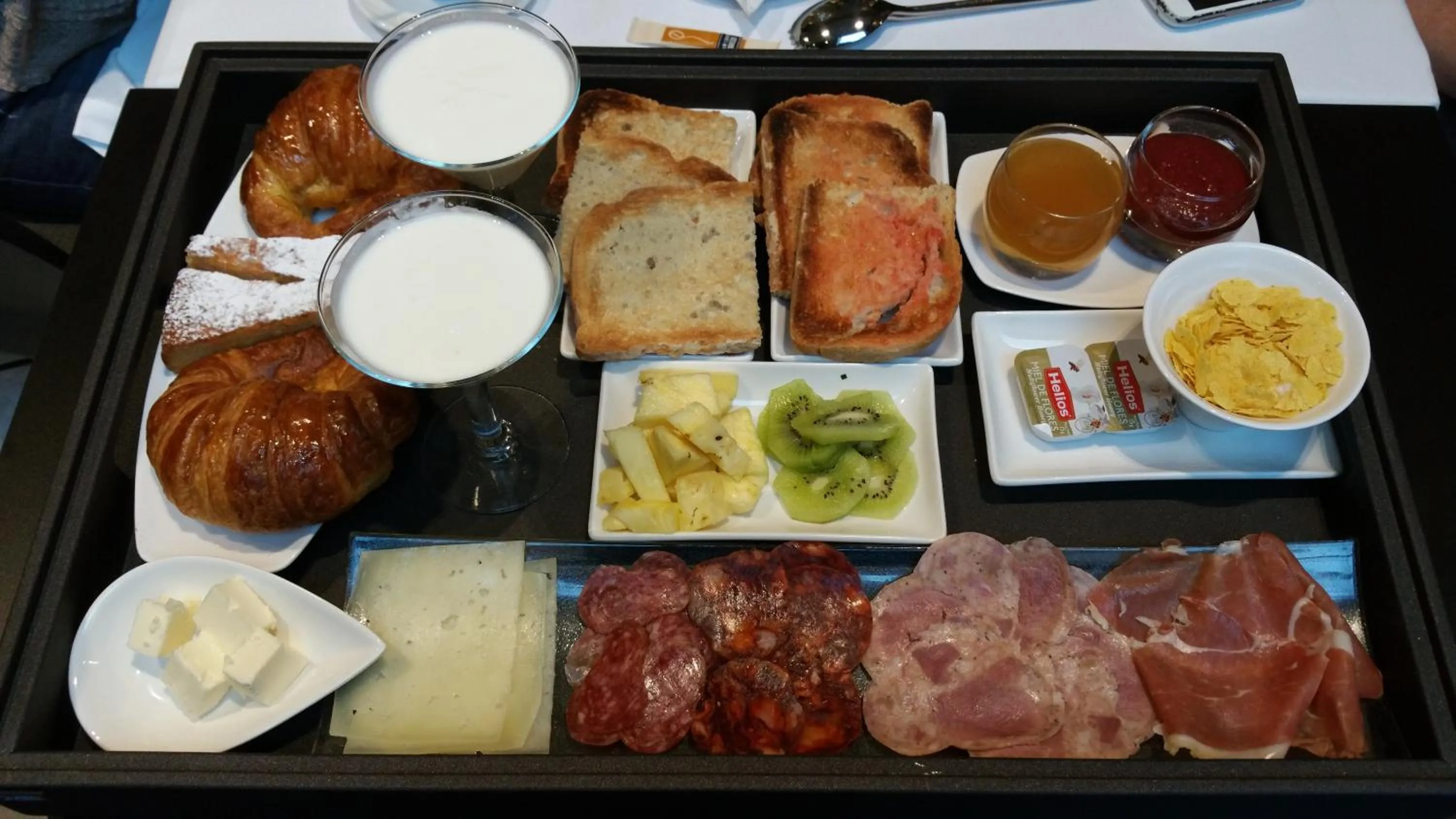 Breakfast in Vila Arenys Hotel