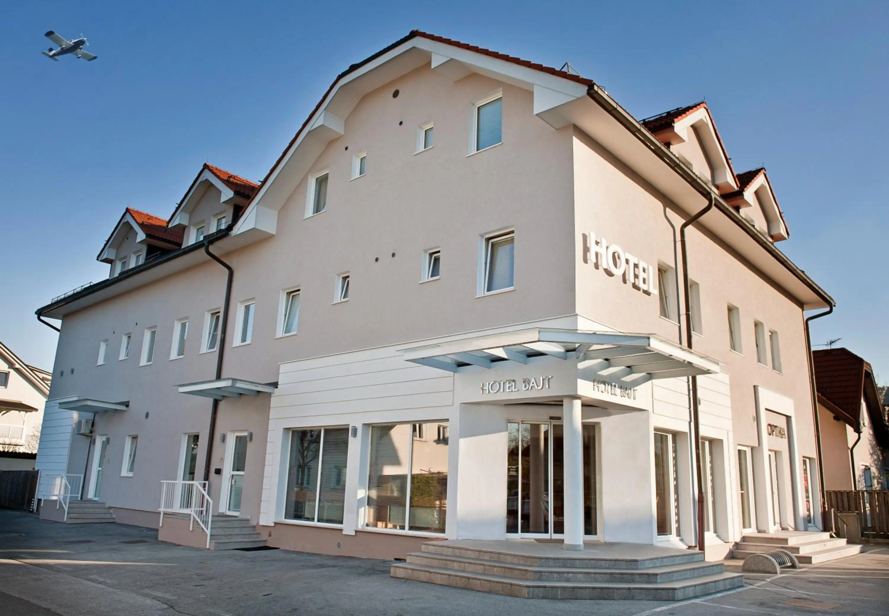Facade/entrance in Hotel Bajt Maribor
