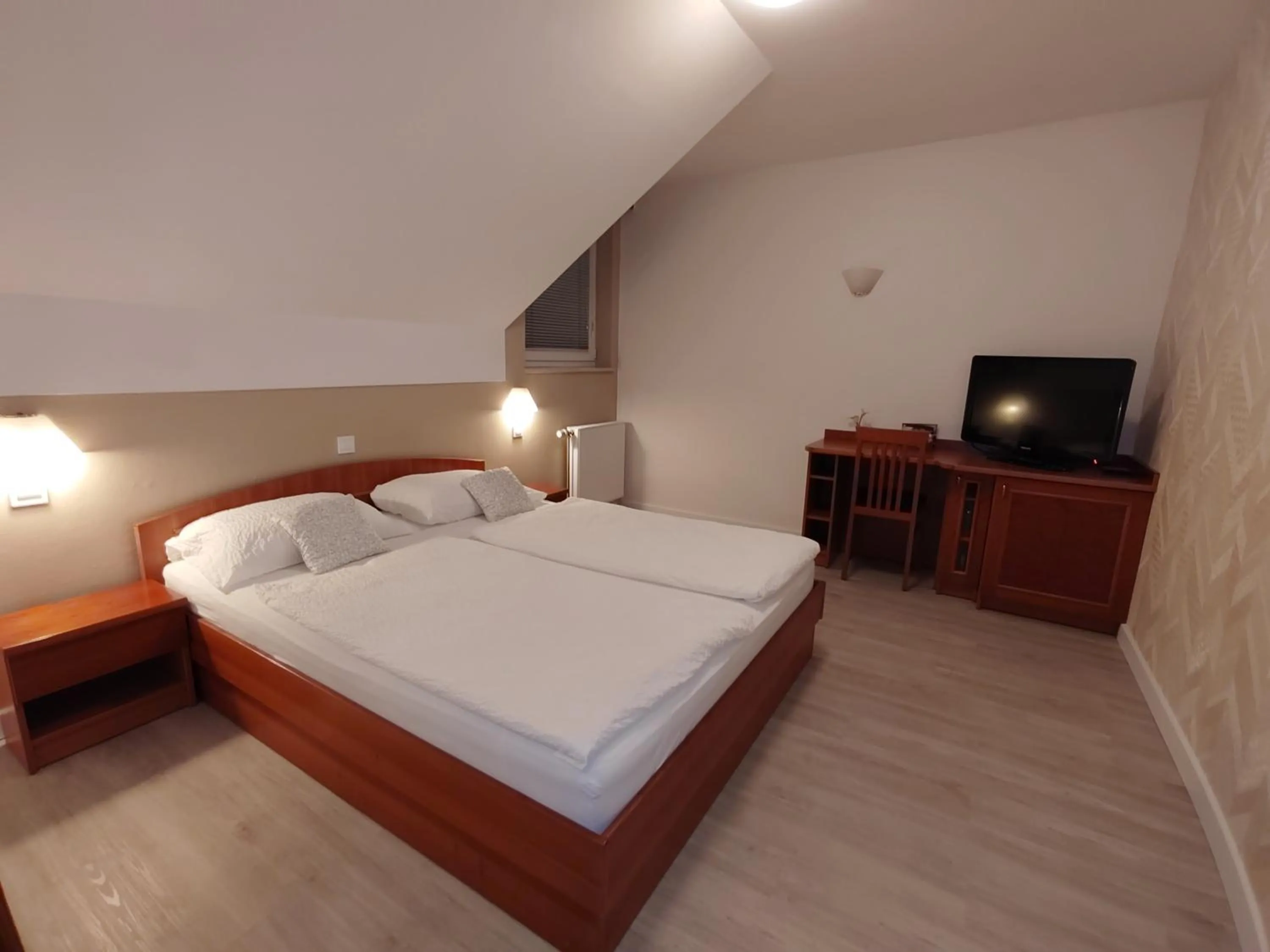 Bedroom, Bed in Hotel Bajt Maribor