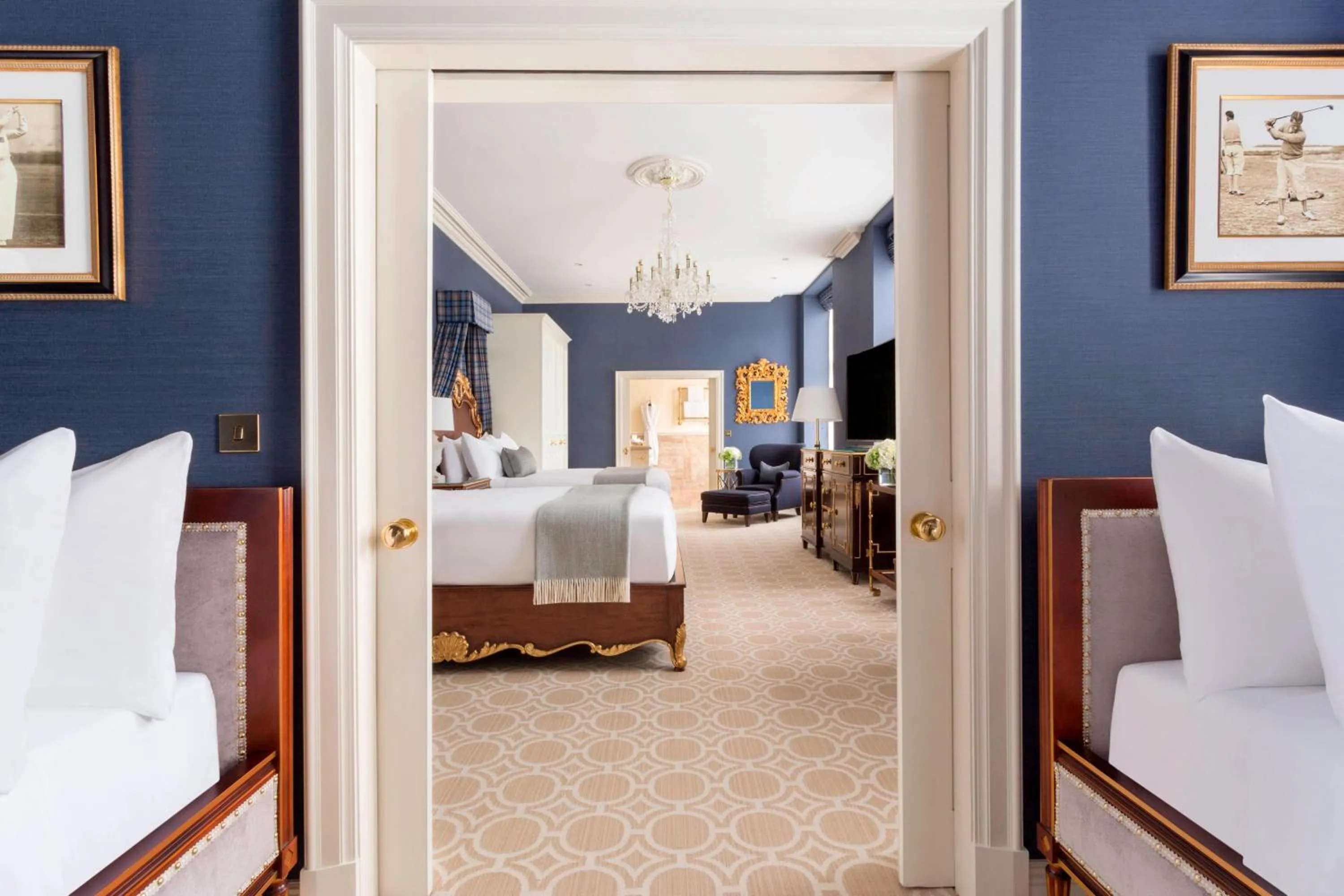 Photo of the whole room, Bed in Trump Turnberry