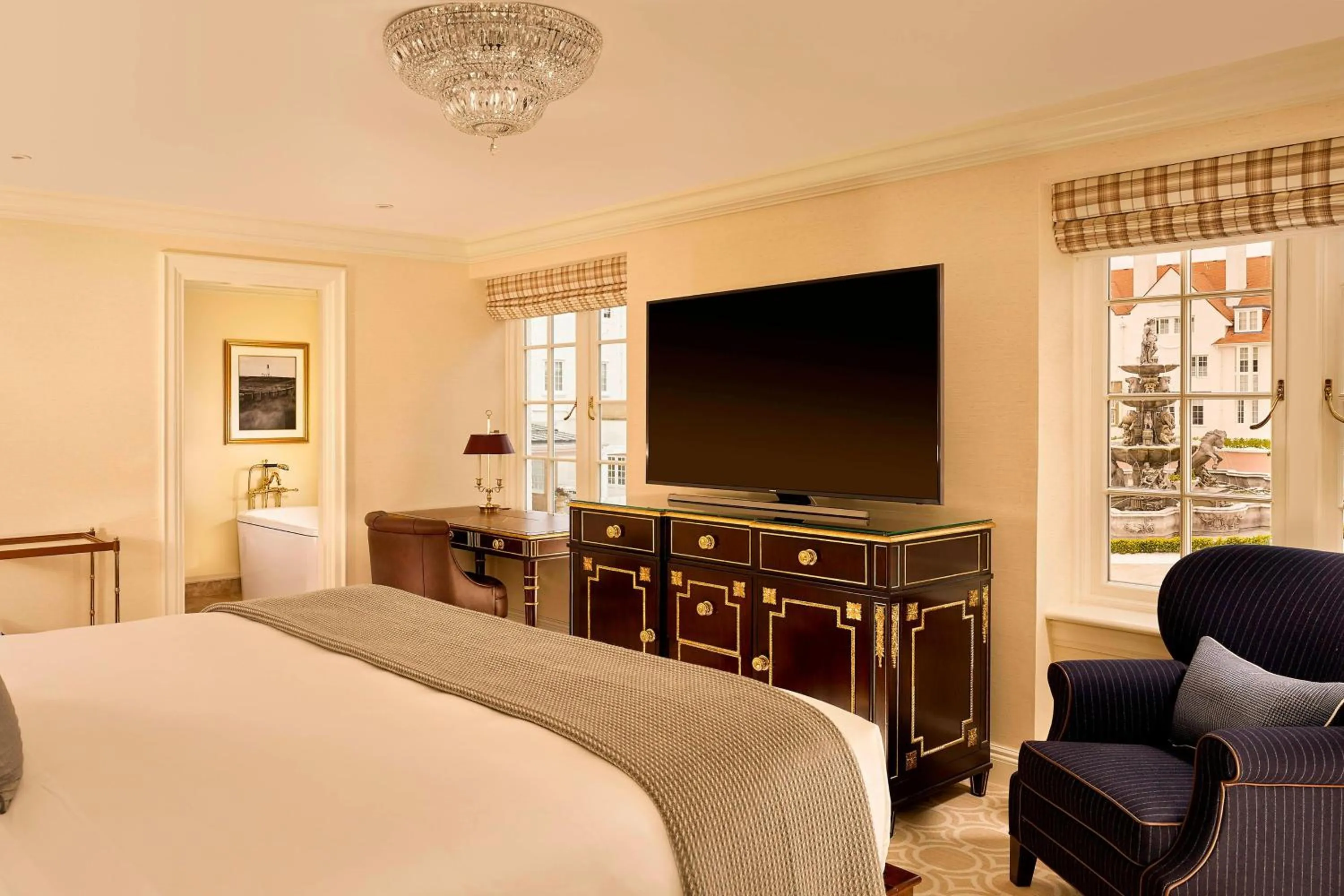 Photo of the whole room, Bed in Trump Turnberry