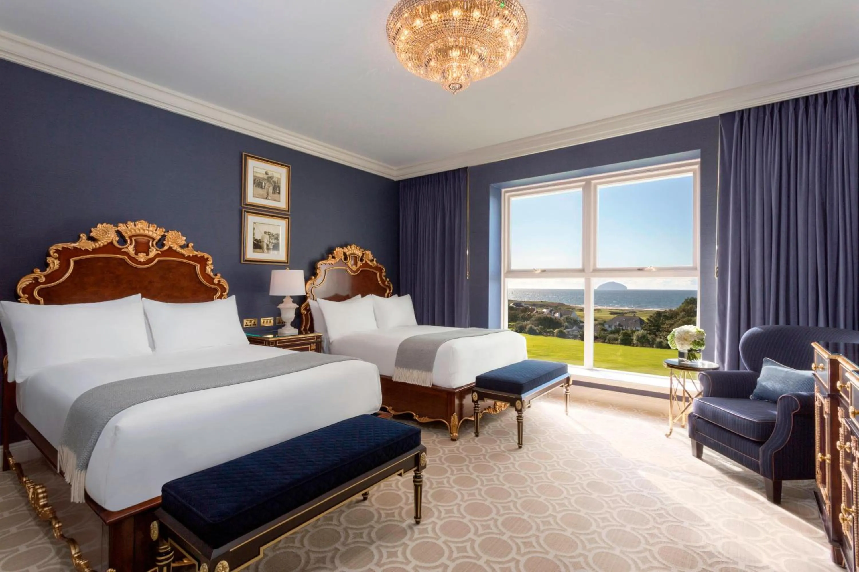 Photo of the whole room, Bed in Trump Turnberry