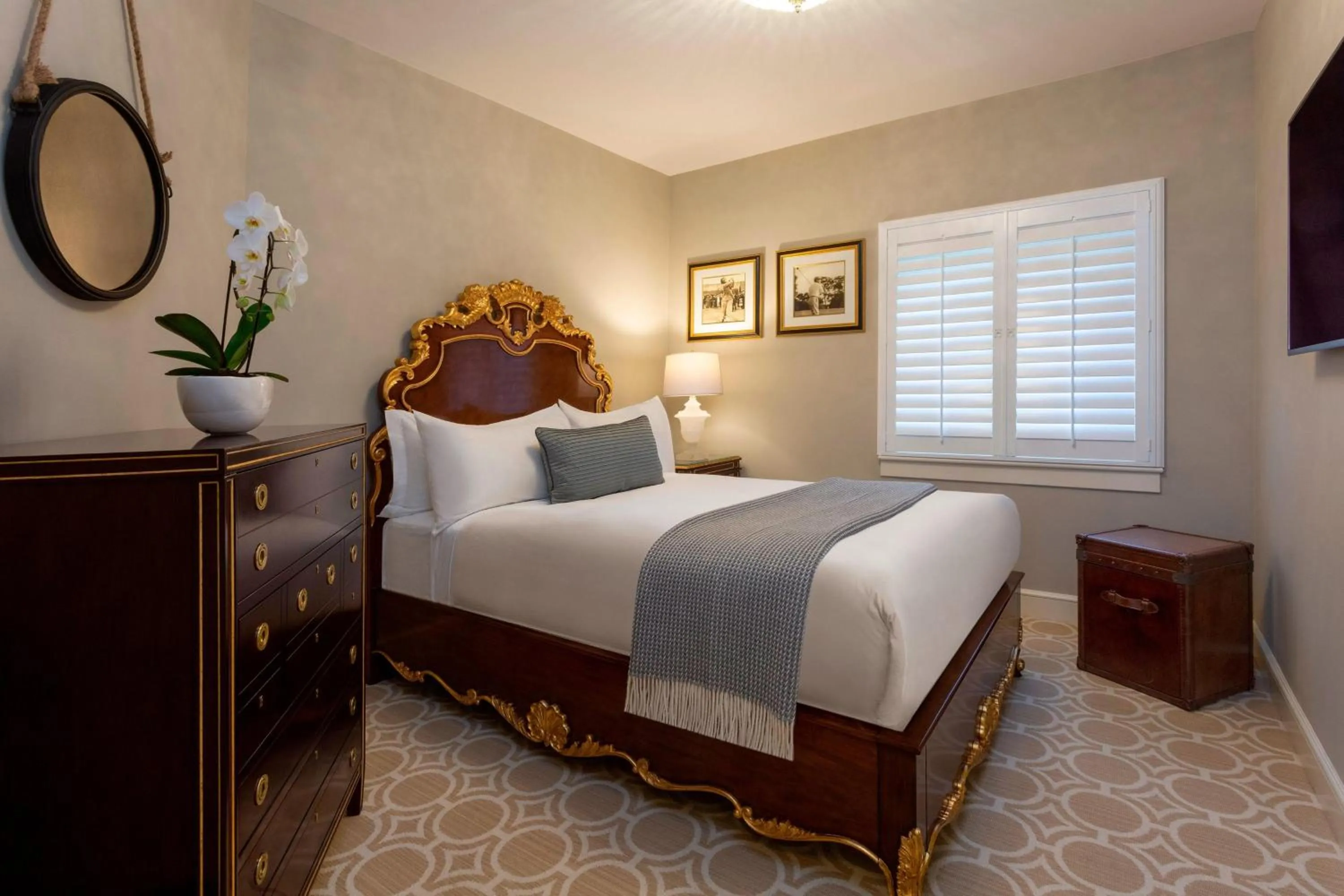 Photo of the whole room, Bed in Trump Turnberry