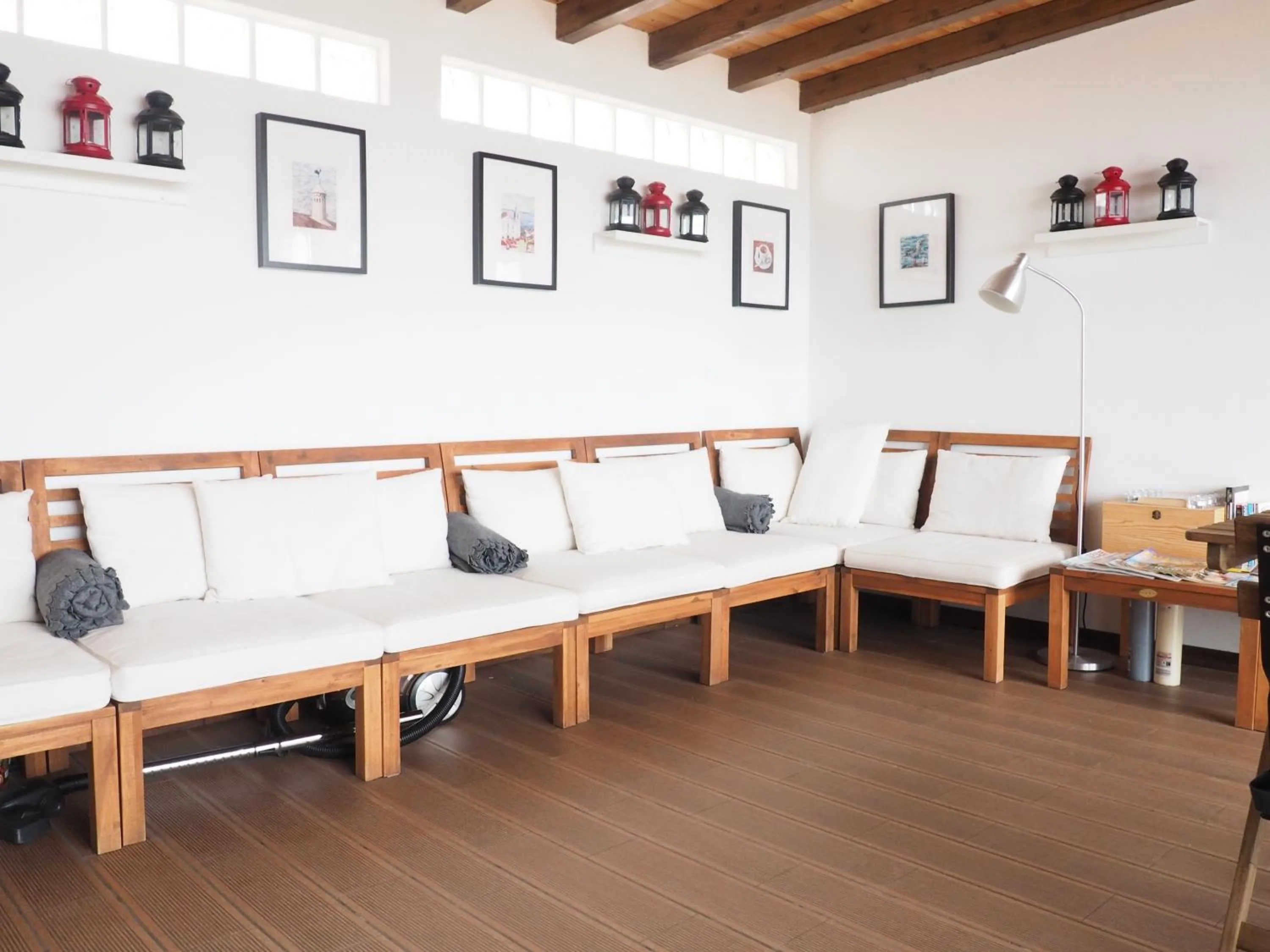 Communal lounge/ TV room in Lagos Uptown Bed & Breakfast