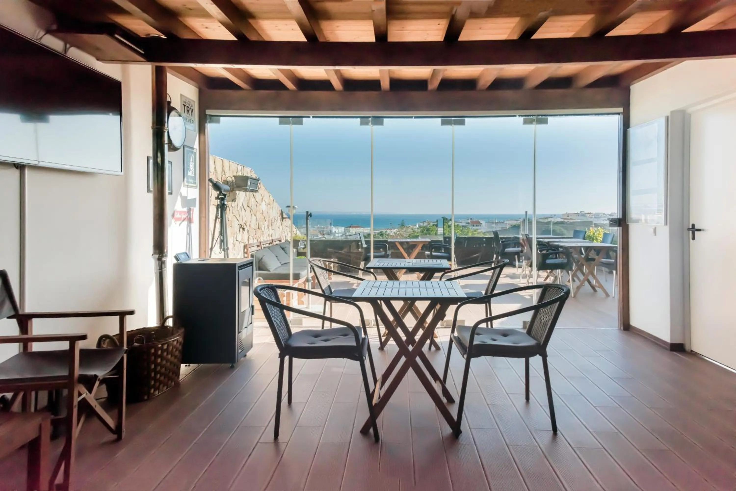 Communal lounge/ TV room in Lagos Uptown Bed & Breakfast