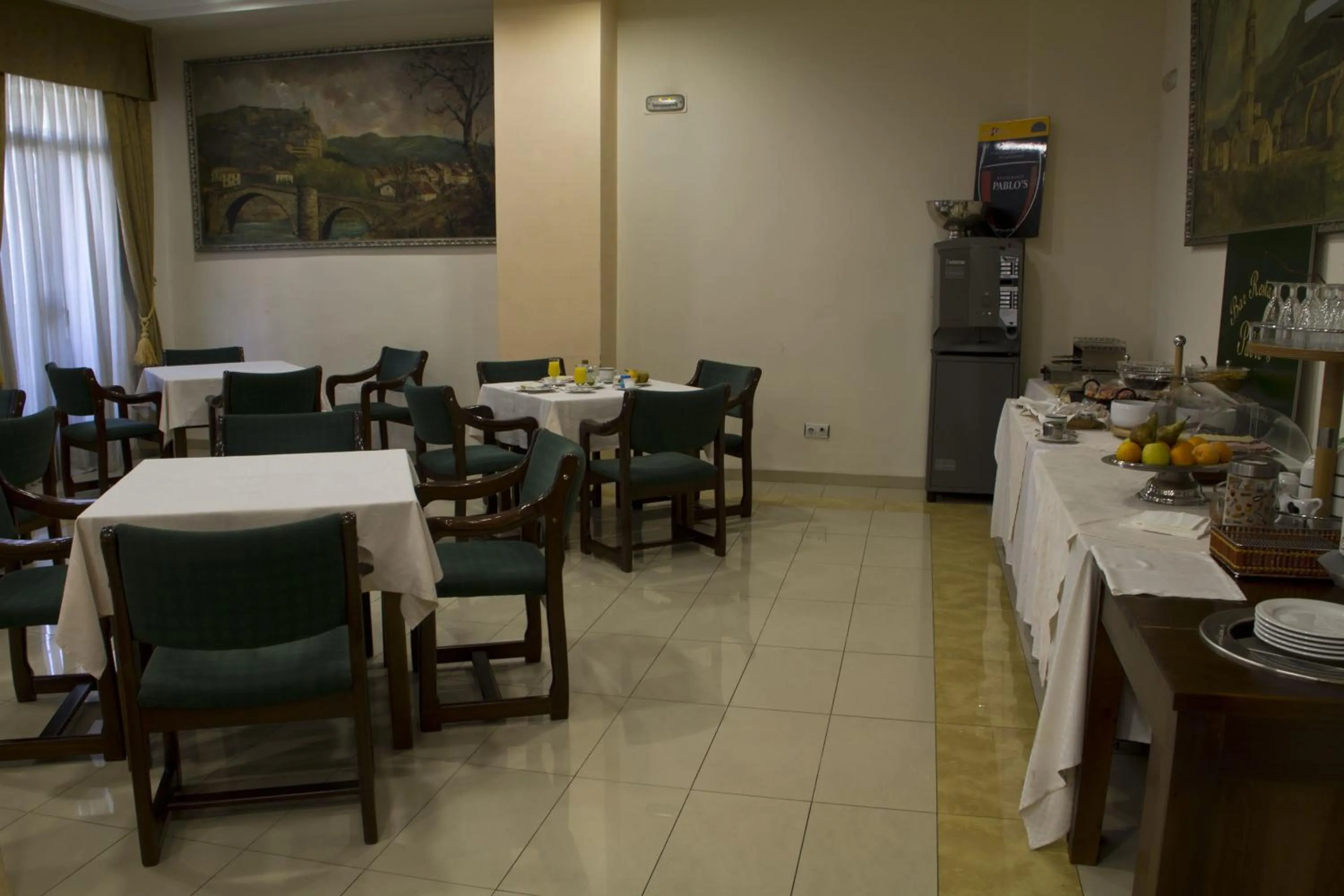 Restaurant/places to eat in Hotel Clemente