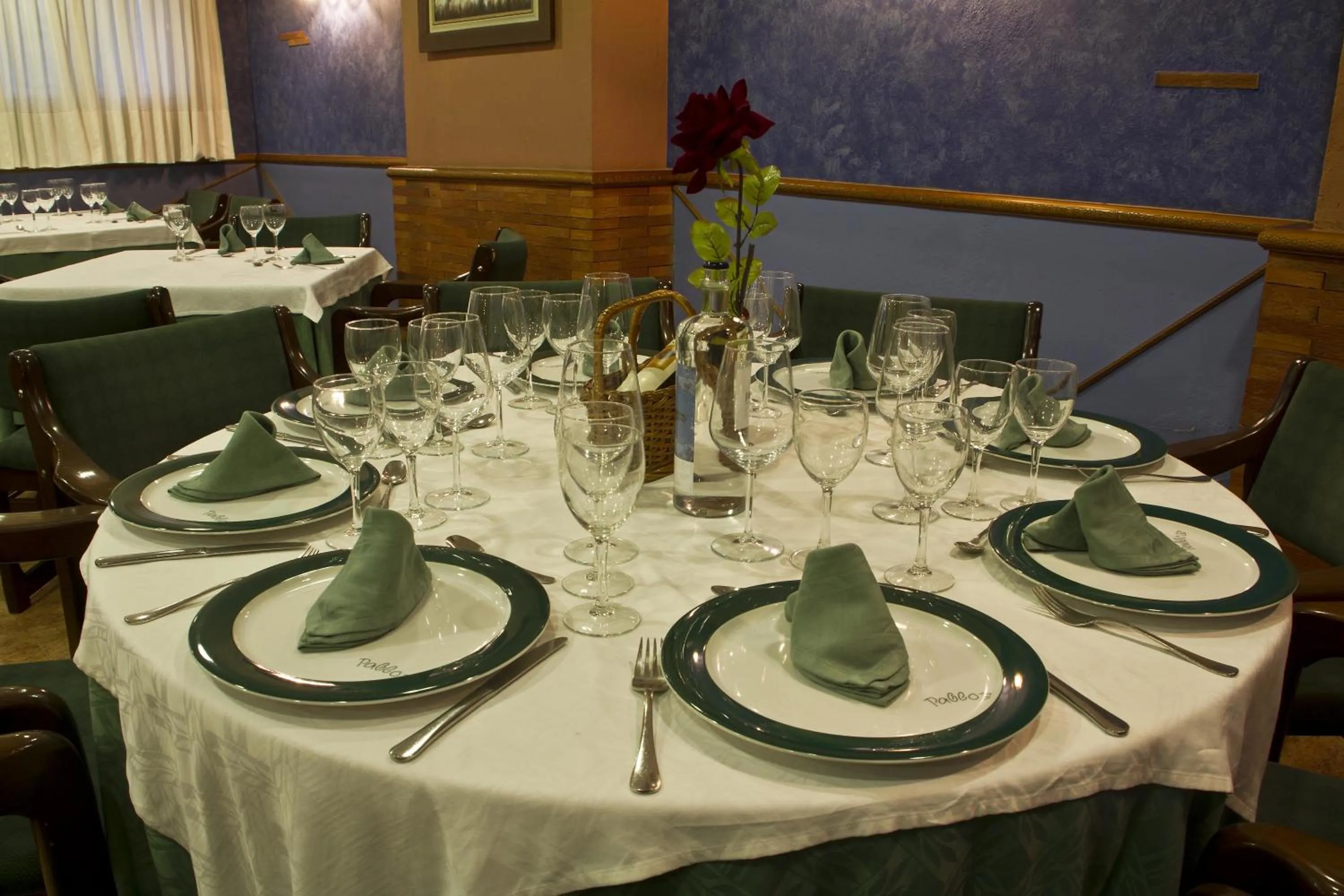 Restaurant/places to eat in Hotel Clemente