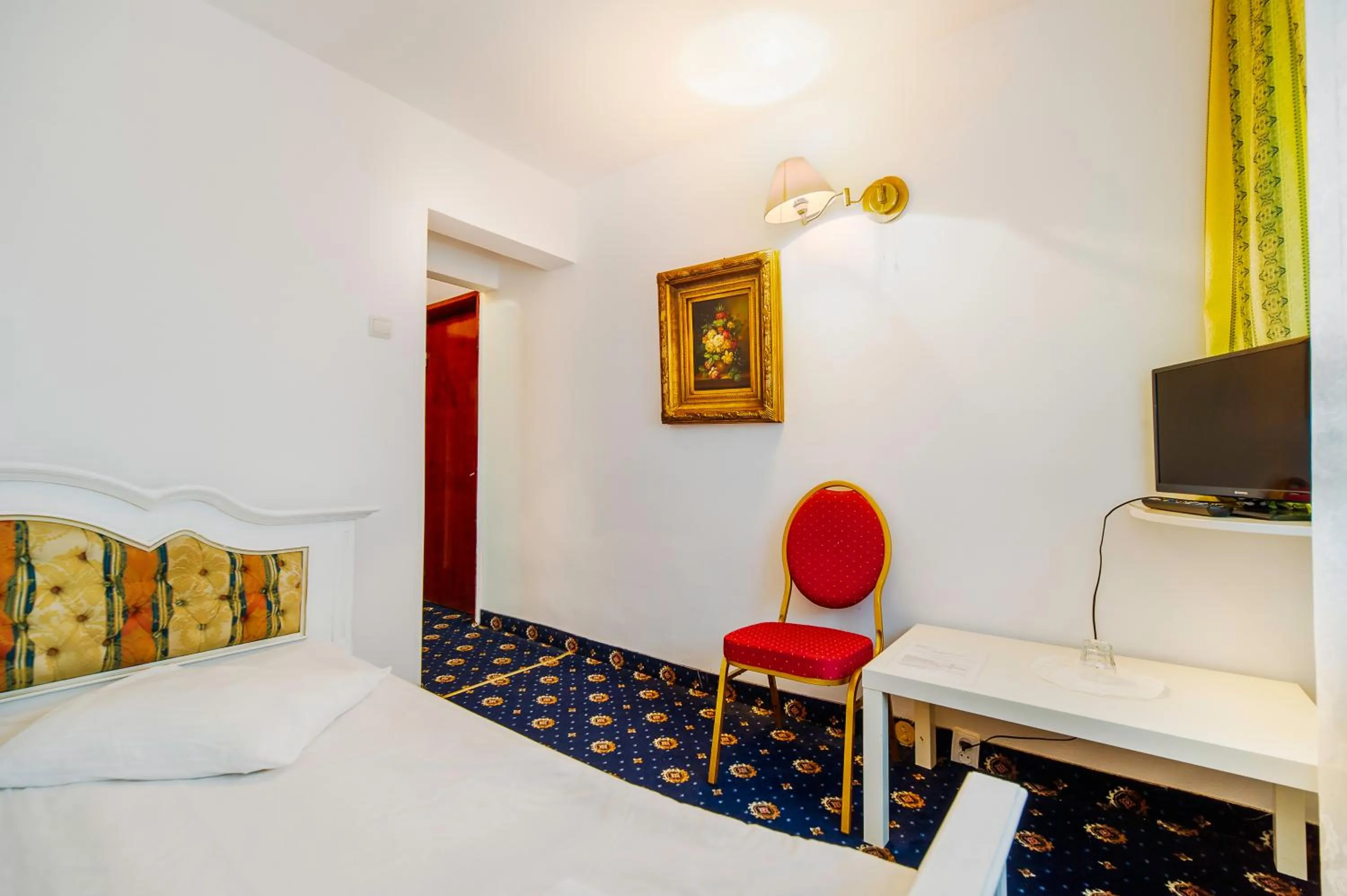 TV and multimedia, Bed in Hotel Cetate