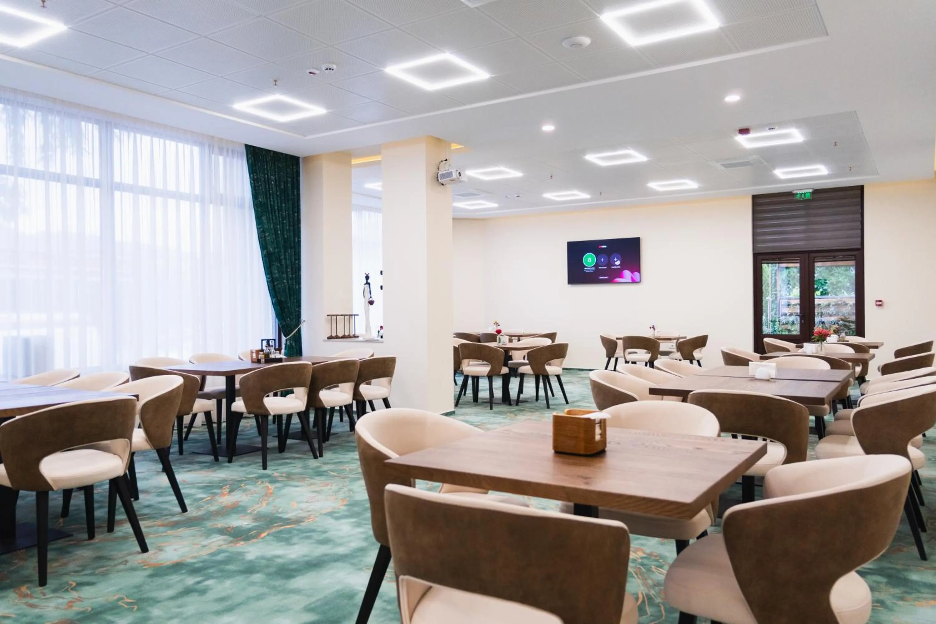 Restaurant/places to eat in Hotel Cetate