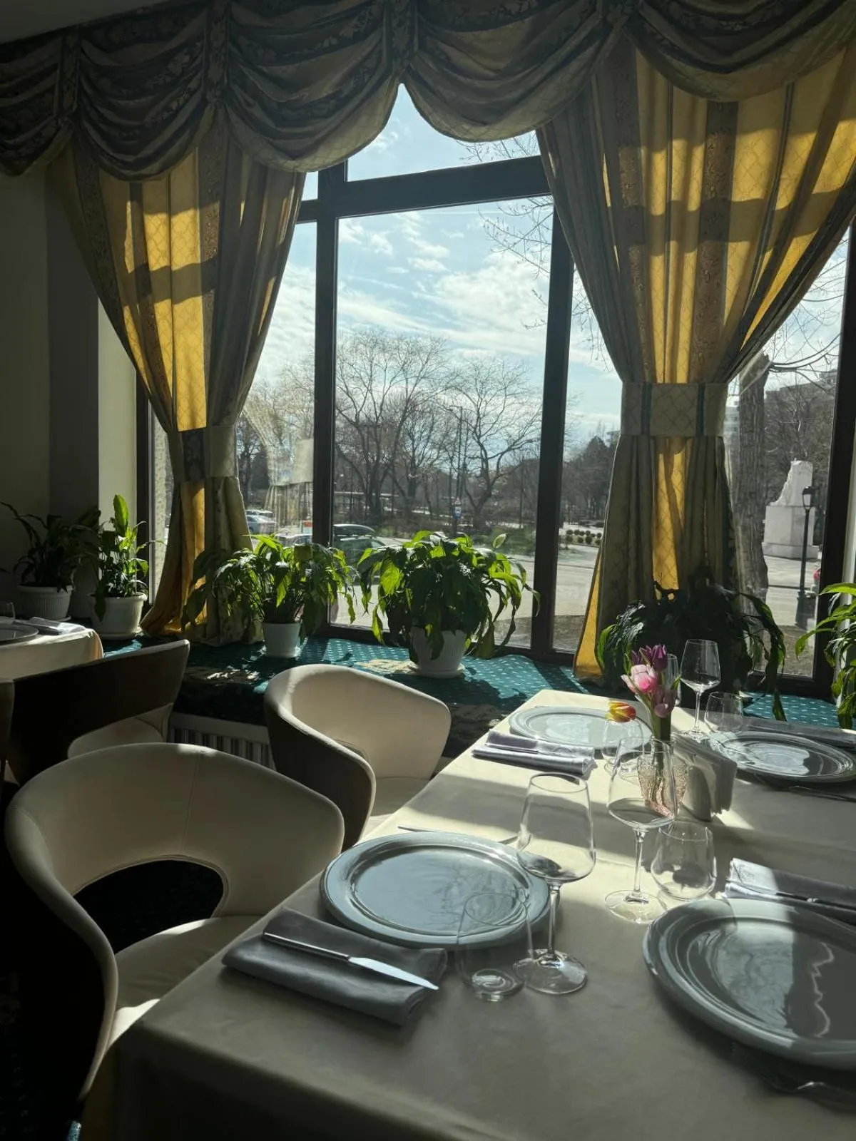 Restaurant/places to eat in Hotel Cetate