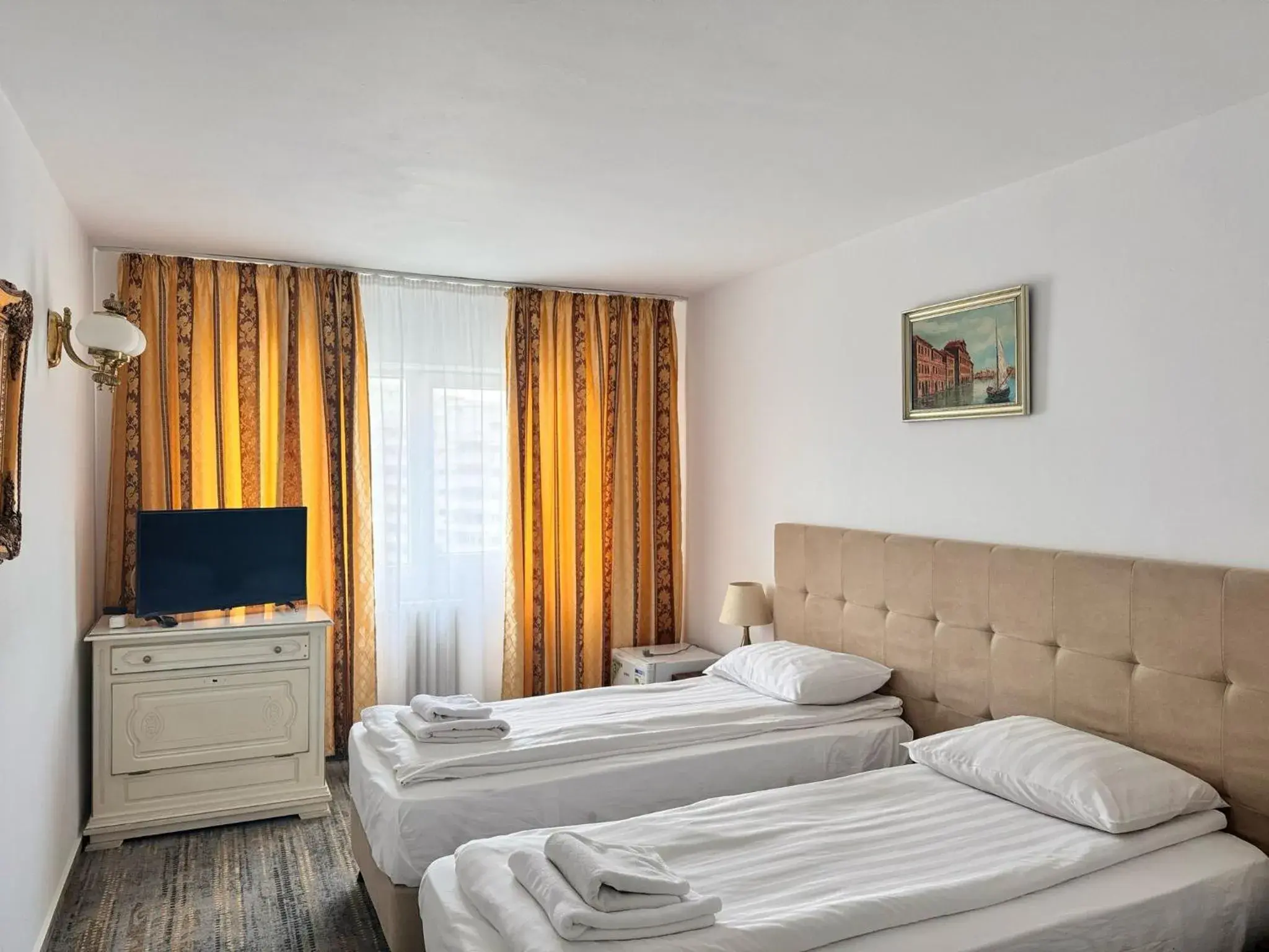 Standard Twin Room in Hotel Cetate Standard Twin Room in Hotel Cetate