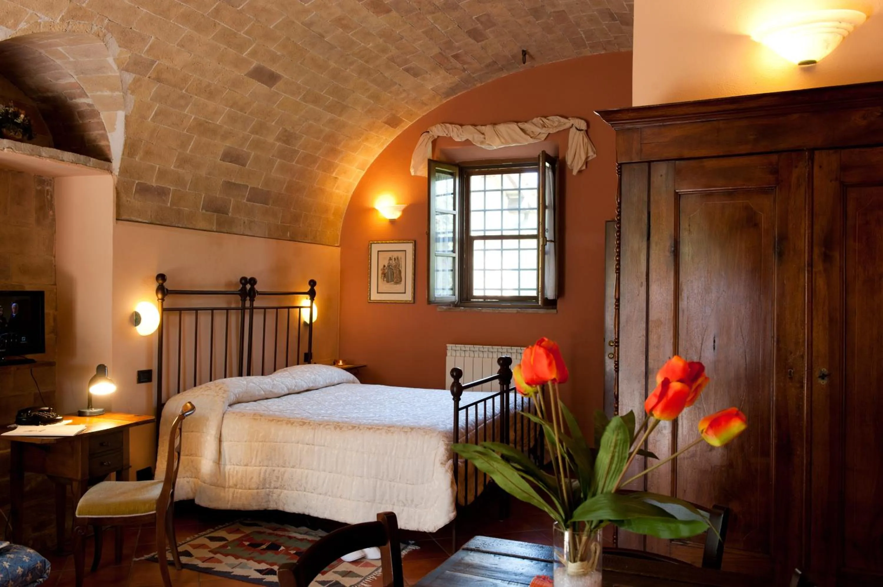 Shower, Bed in SARNA Residence