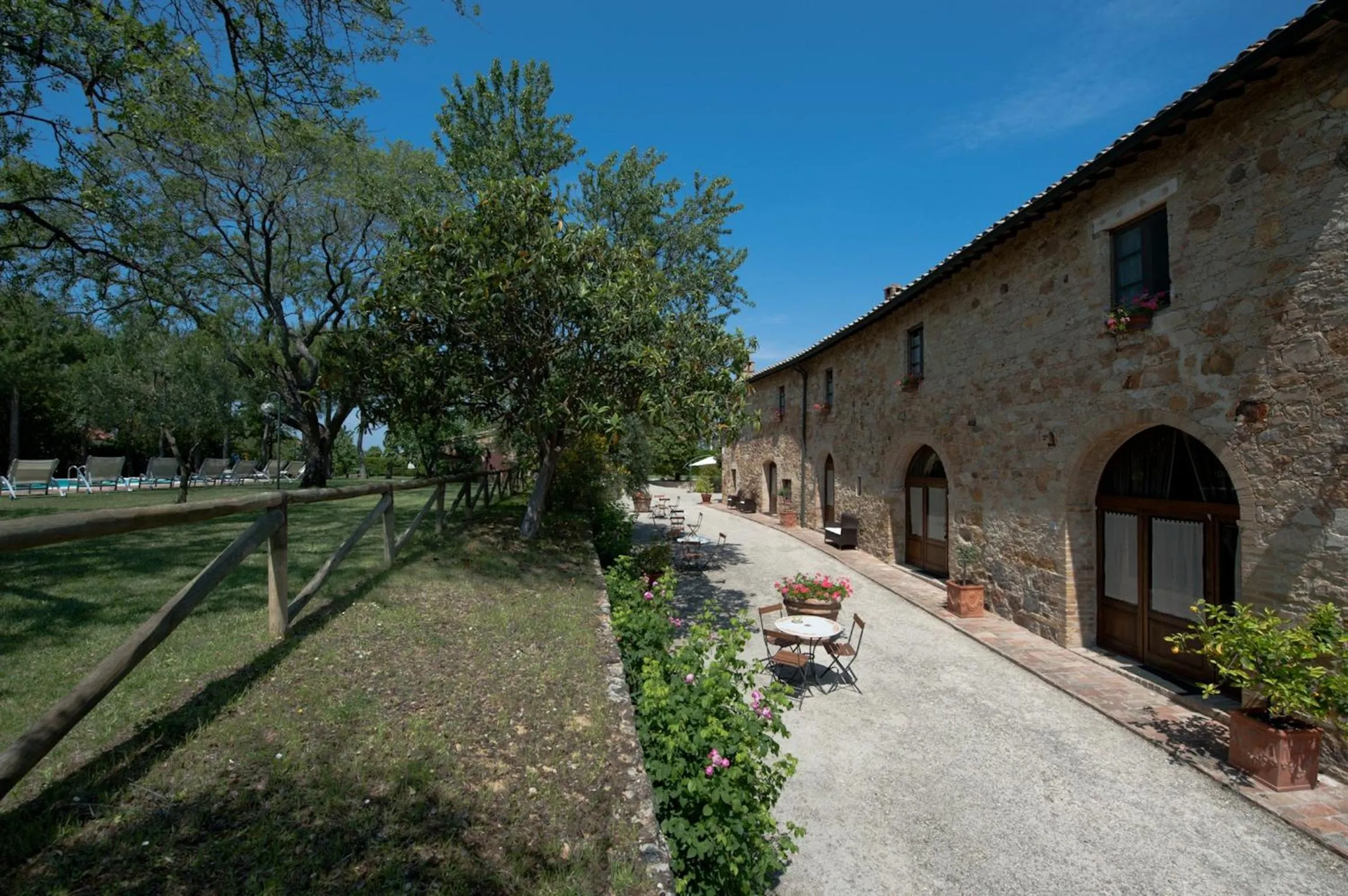 Facade/entrance in SARNA Residence