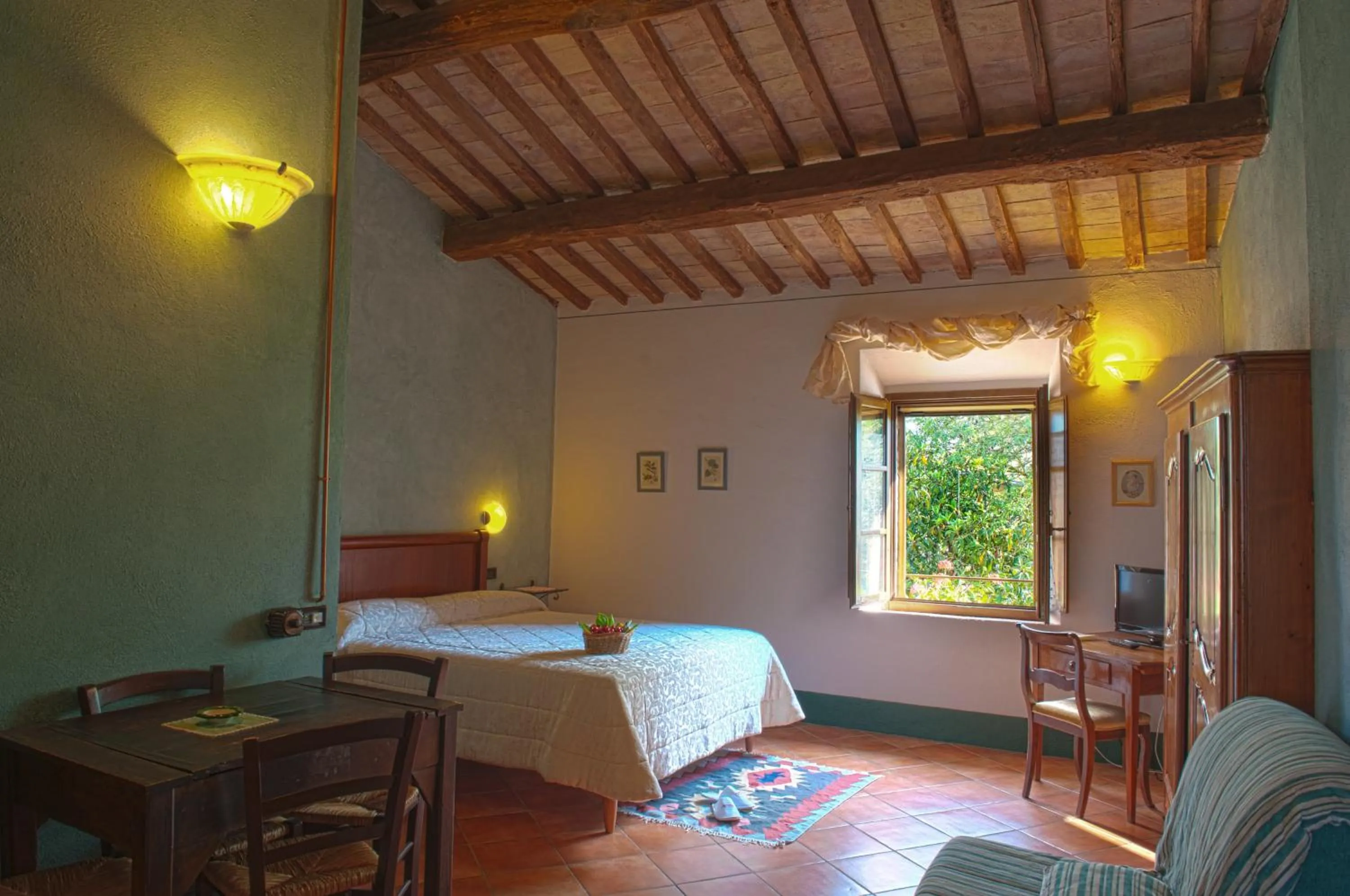 Shower, Bed in SARNA Residence