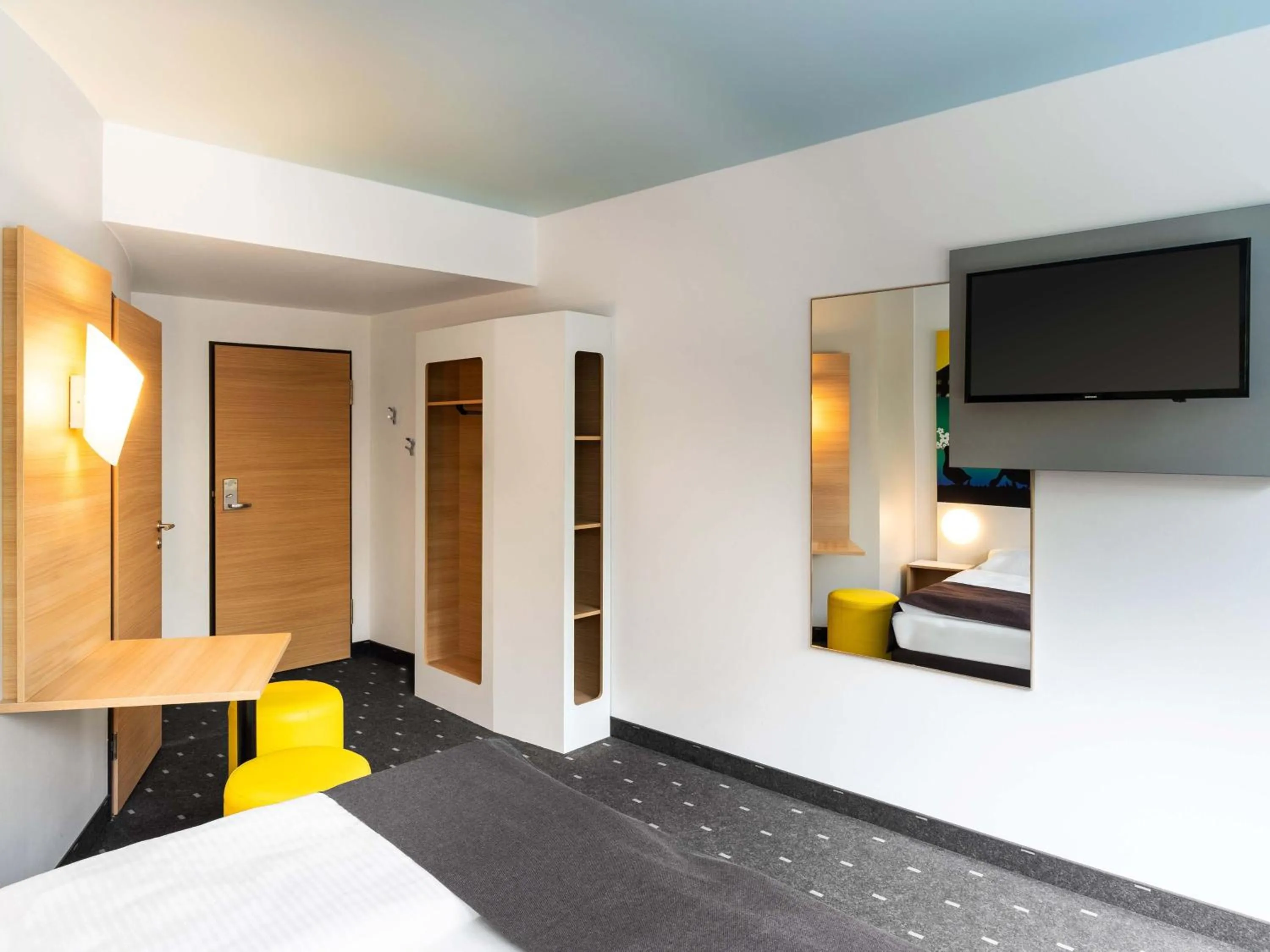 Photo of the whole room, Bed in B&B Hotel Göttingen-City