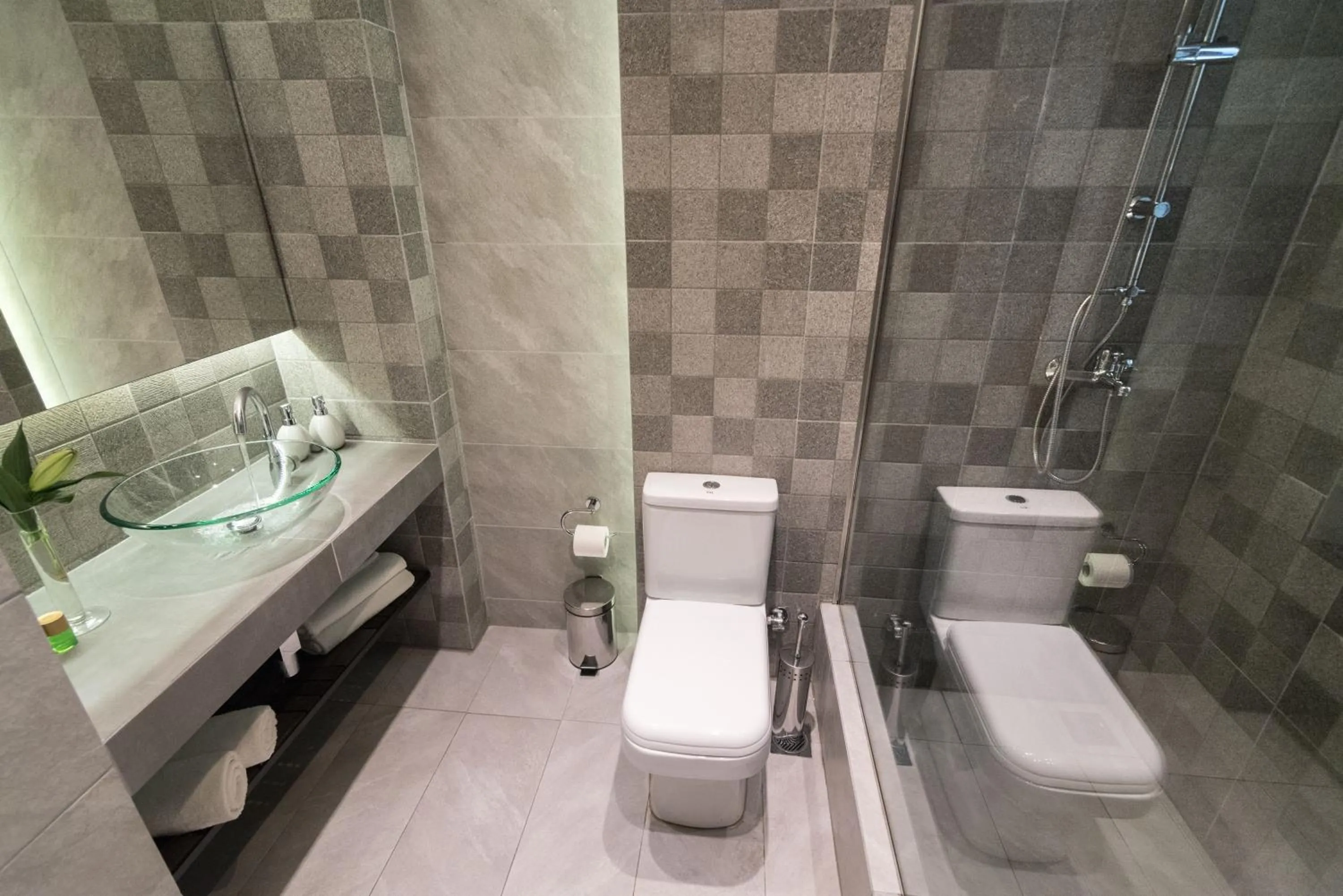 Photo of the whole room in 47 Luxury Suites