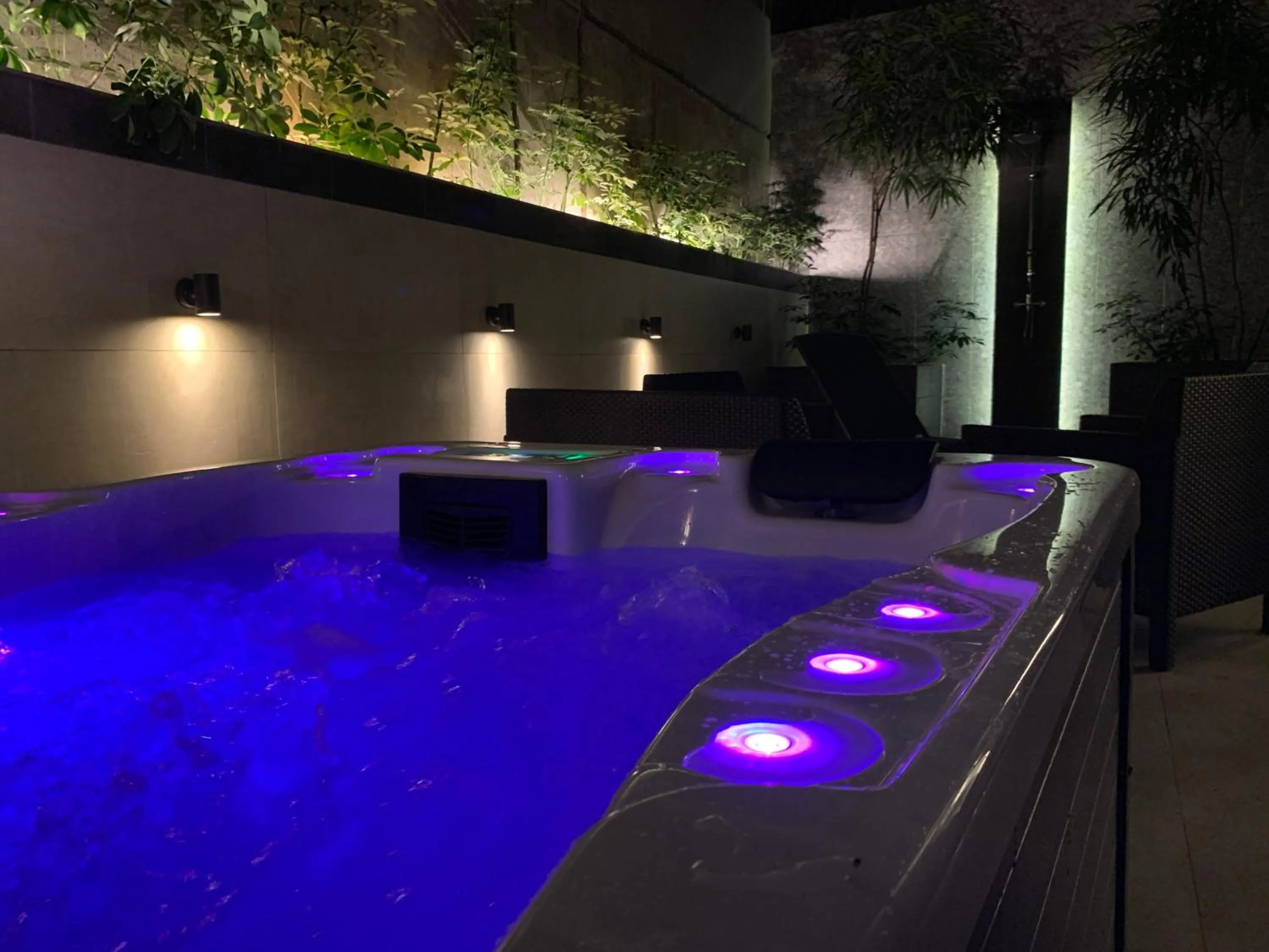 Area and facilities in 47 Luxury Suites