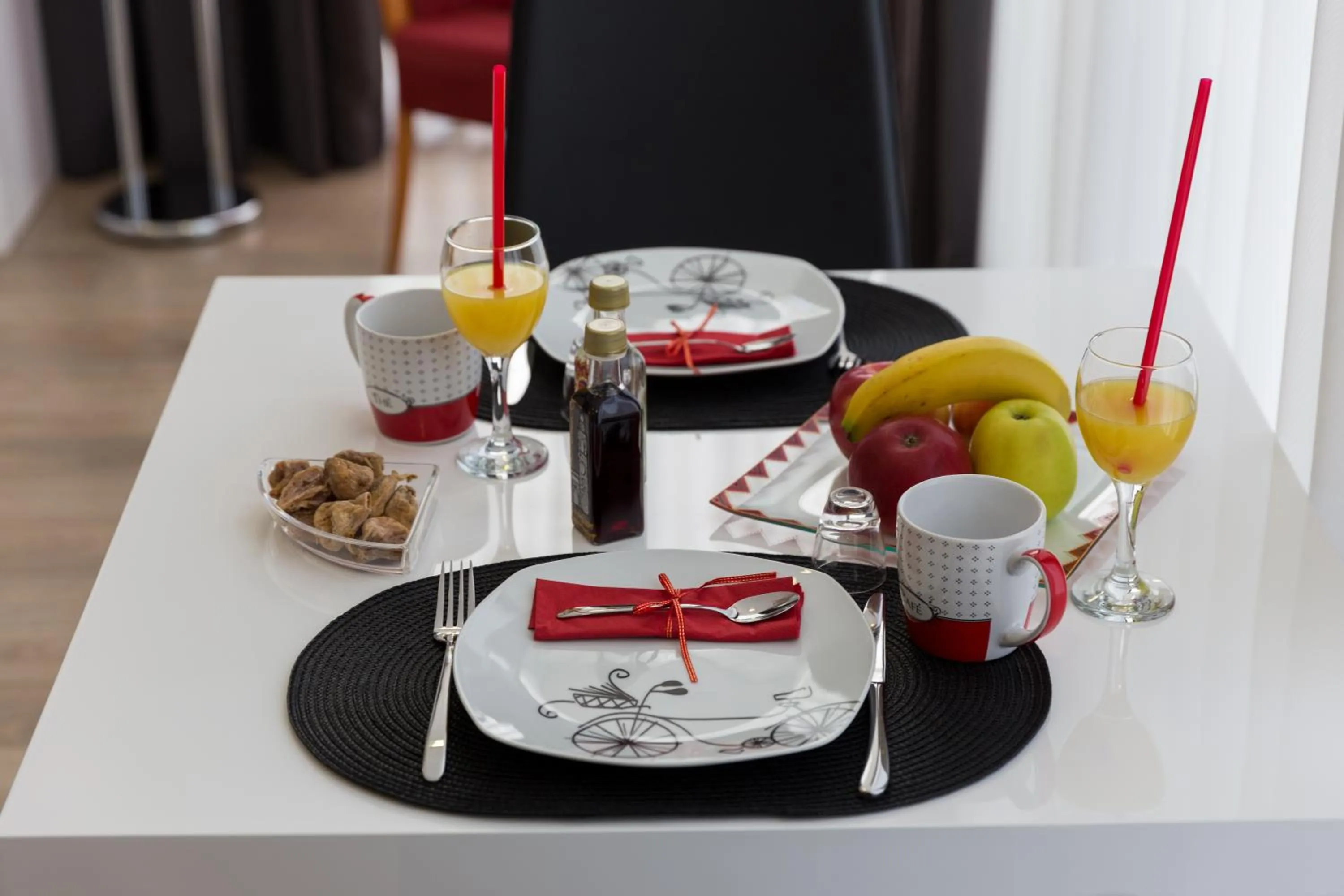 Dining area in Apartments ZoomZoom