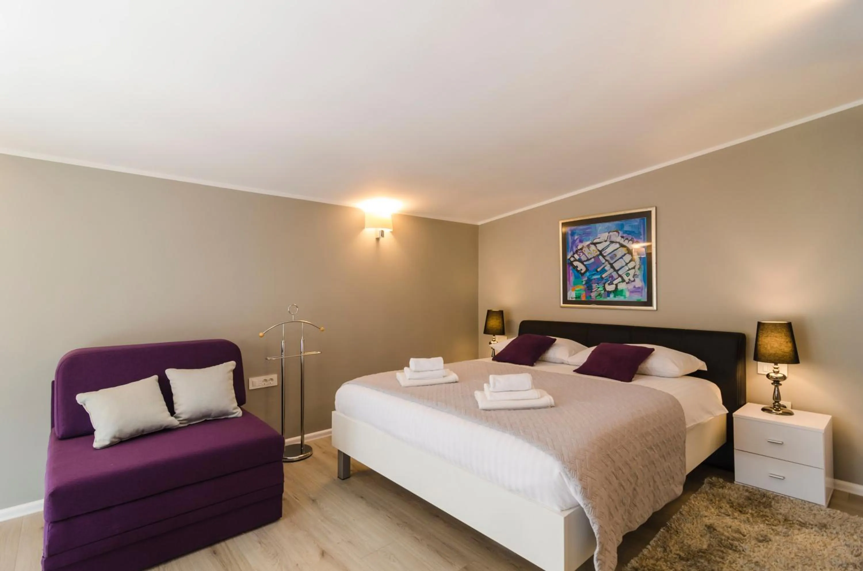 Bedroom, Bed in Apartments ZoomZoom