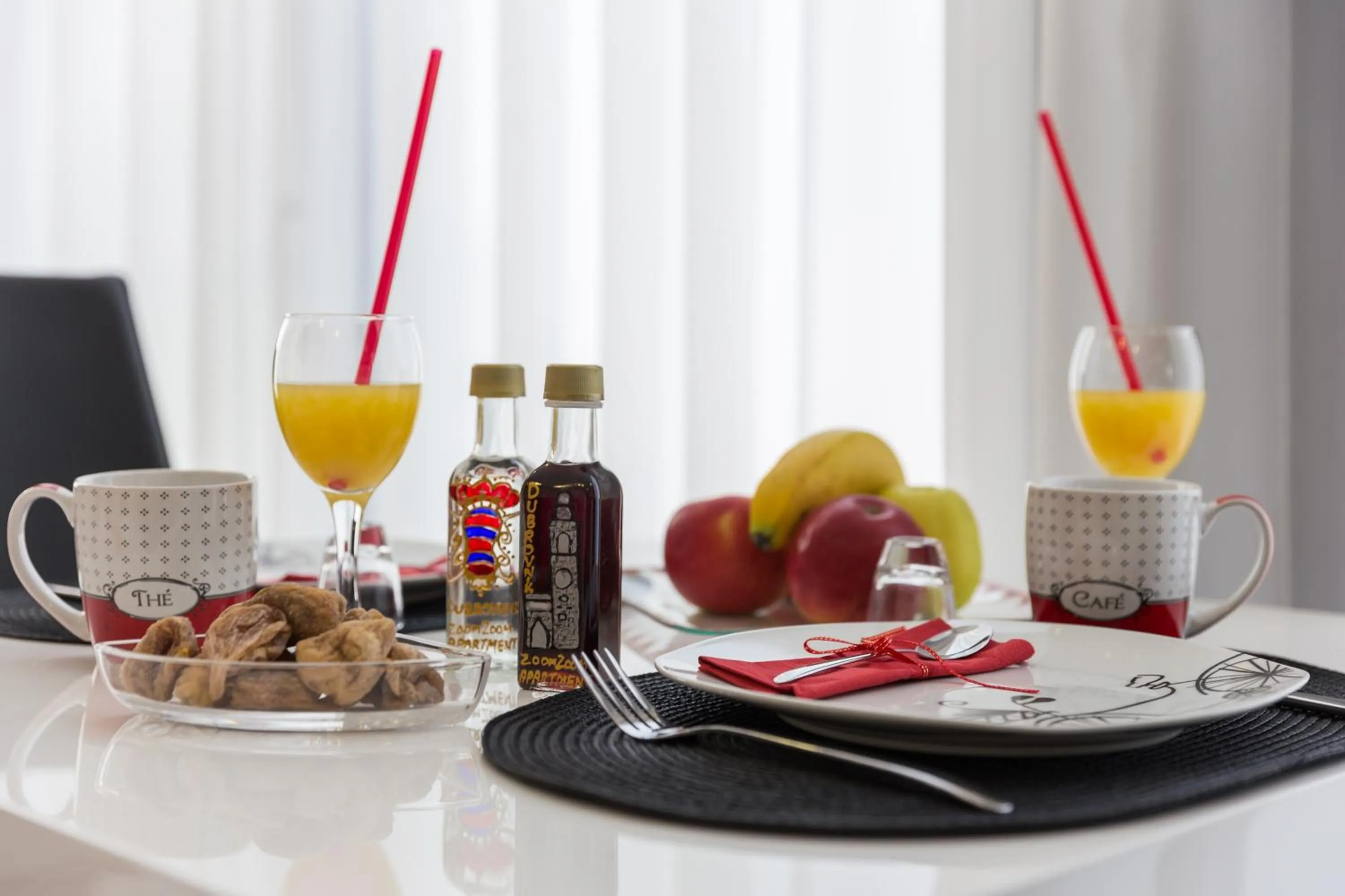 Dining area in Apartments ZoomZoom