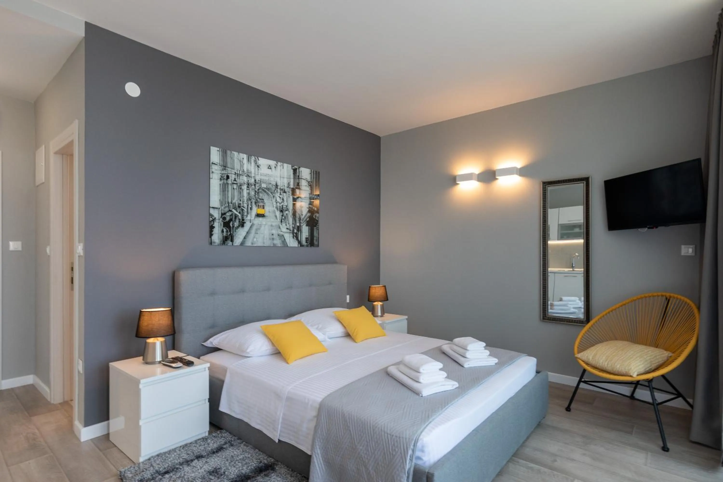 Bedroom, Bed in Apartments ZoomZoom